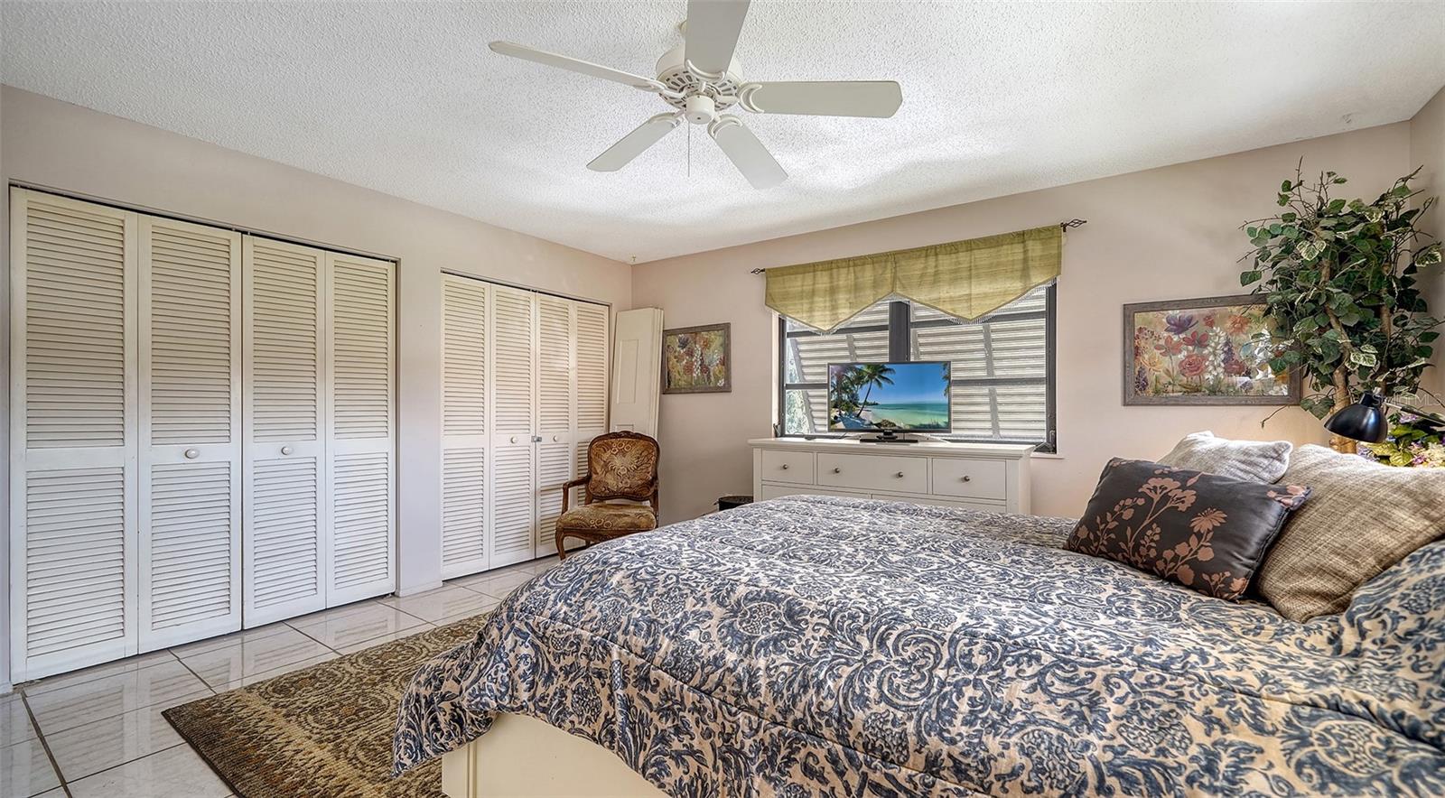 Image 21 of 58 For 9034 Midnight Pass Road 6