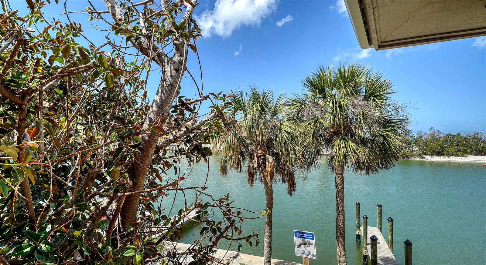 Image 37 of 58 For 9034 Midnight Pass Road 6