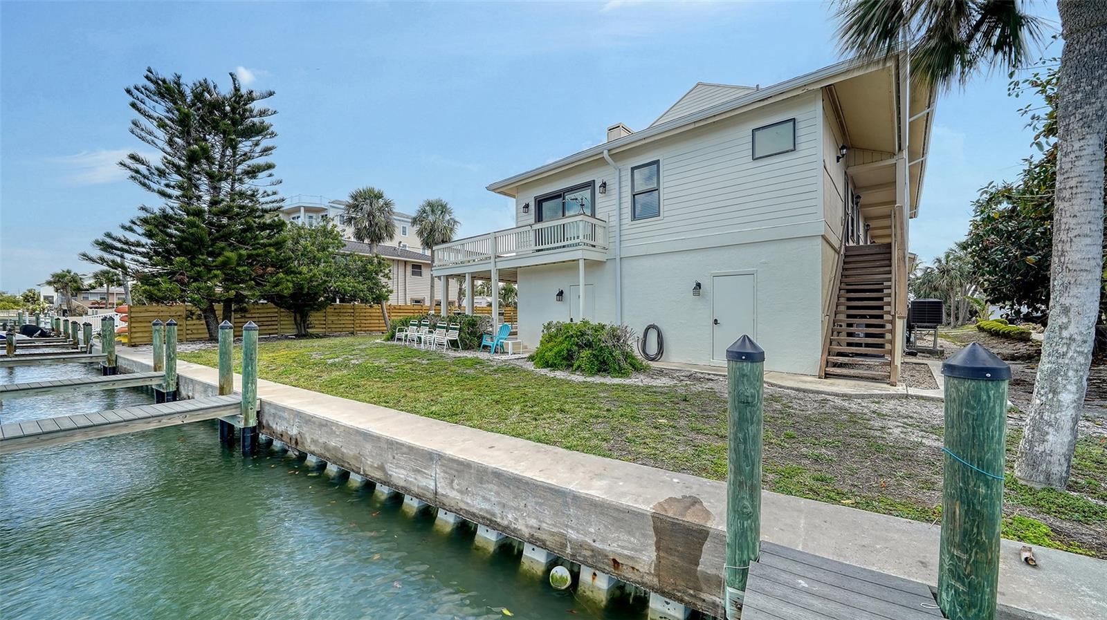 Image 38 of 58 For 9034 Midnight Pass Road 6