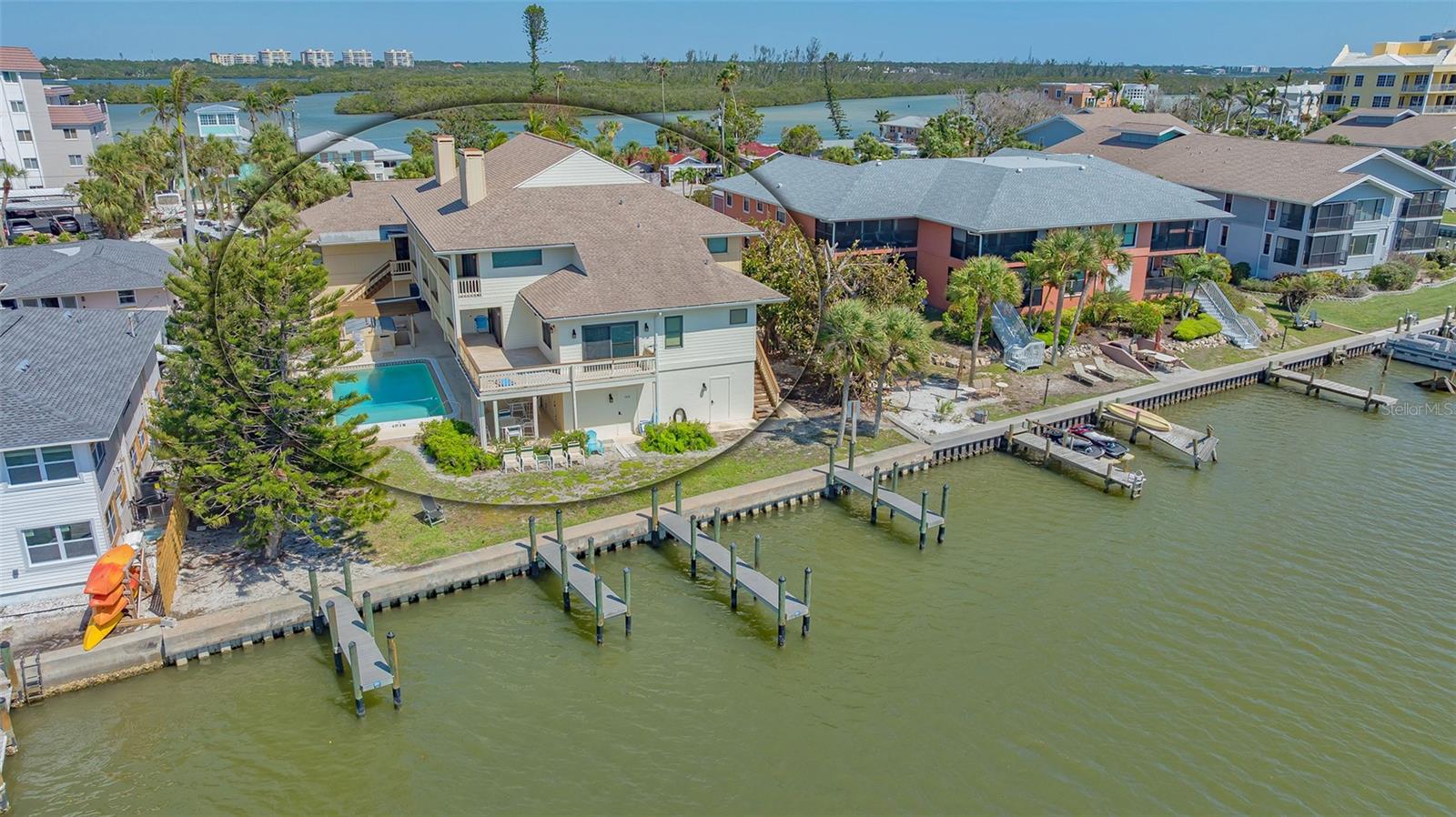 Image 4 of 58 For 9034 Midnight Pass Road 6