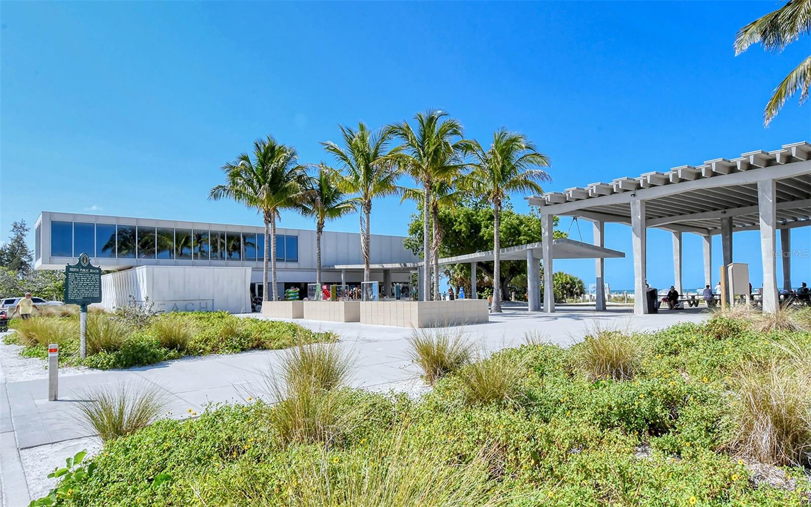 Image 46 of 58 For 9034 Midnight Pass Road 6