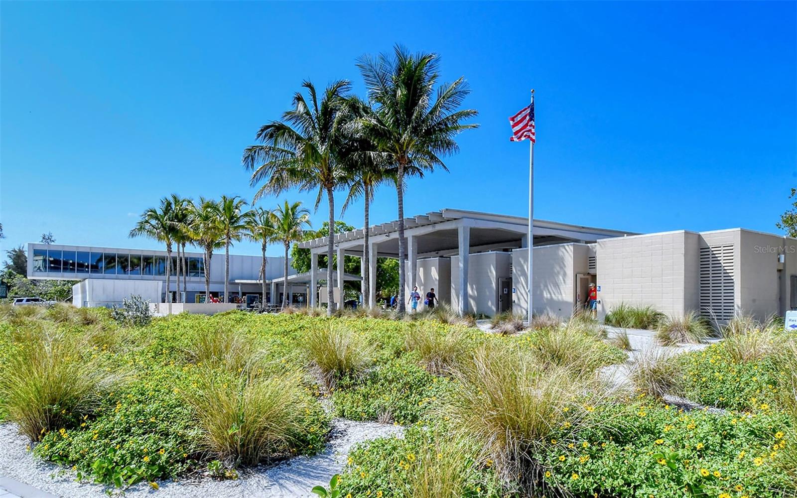 Image 47 of 58 For 9034 Midnight Pass Road 6