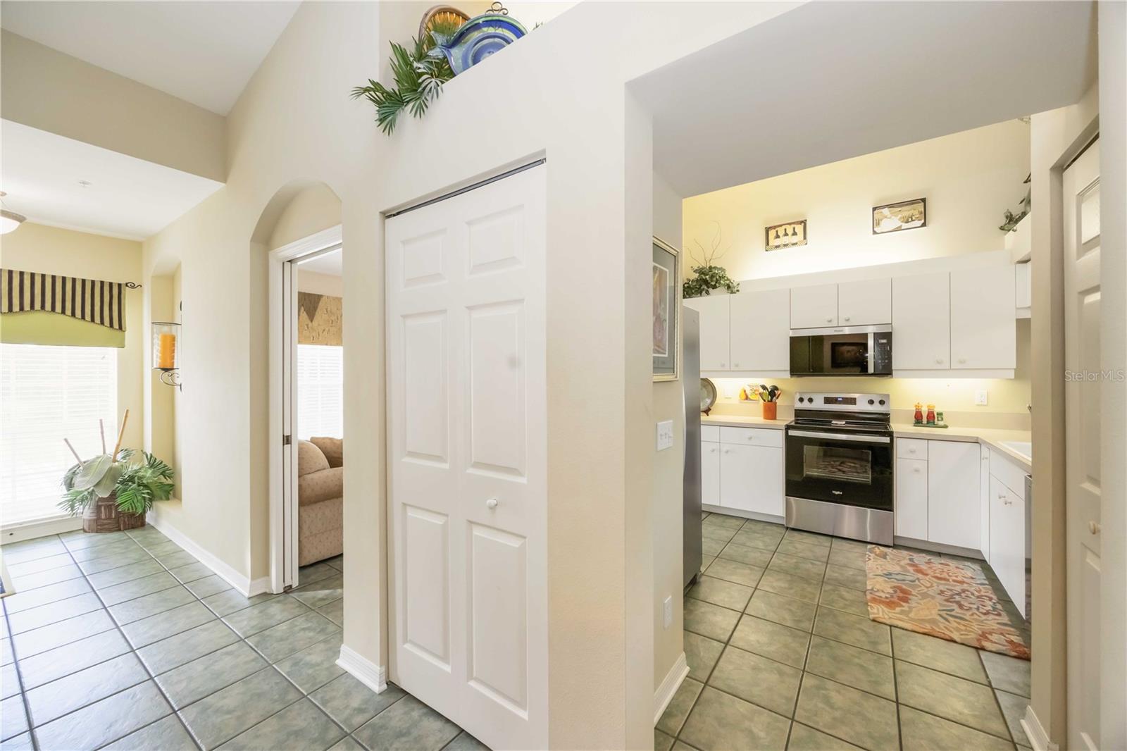 Image 11 of 33 For 306 Lynbrook Circle 201