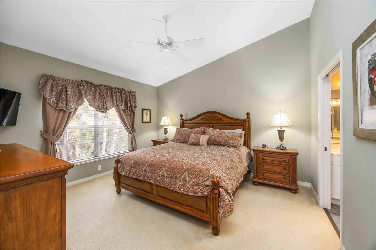 Image 14 of 33 For 306 Lynbrook Circle 201