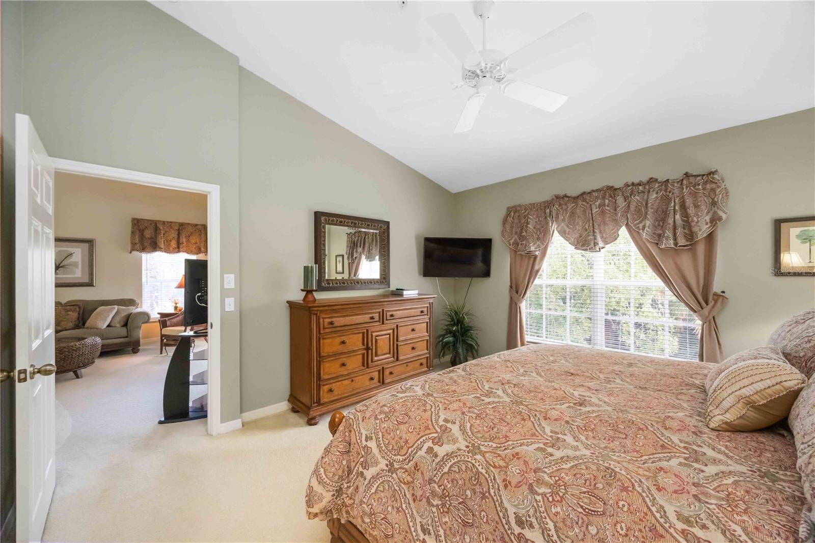 Image 15 of 33 For 306 Lynbrook Circle 201