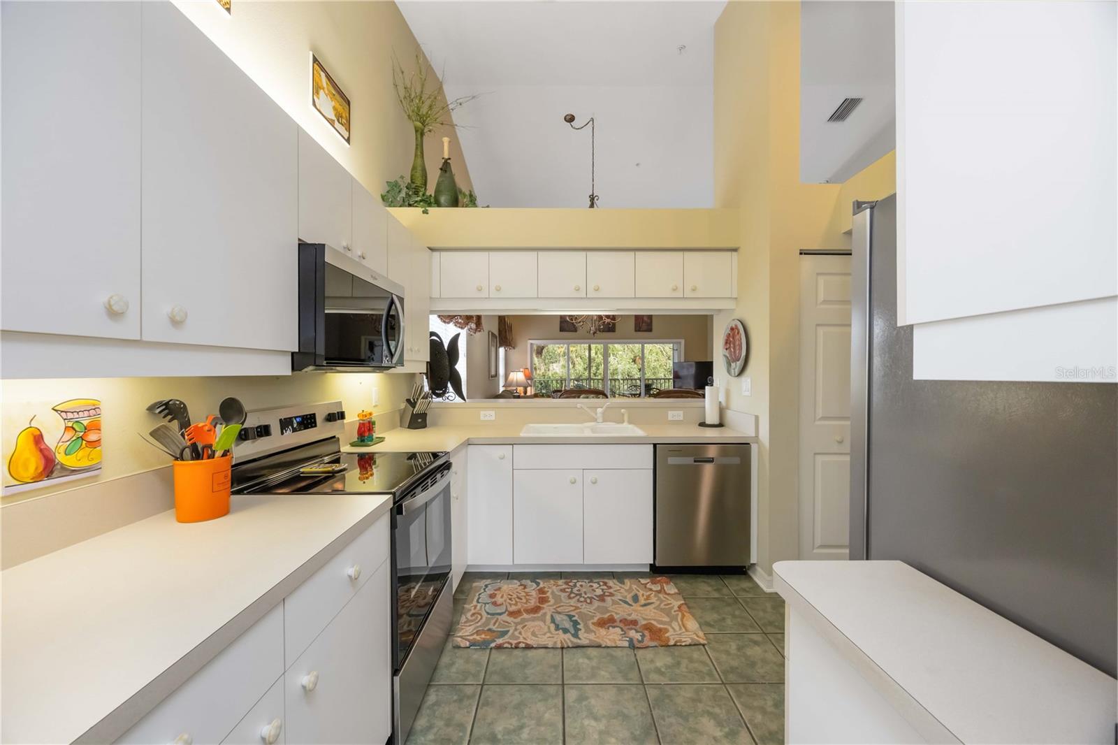 Image 8 of 33 For 306 Lynbrook Circle 201