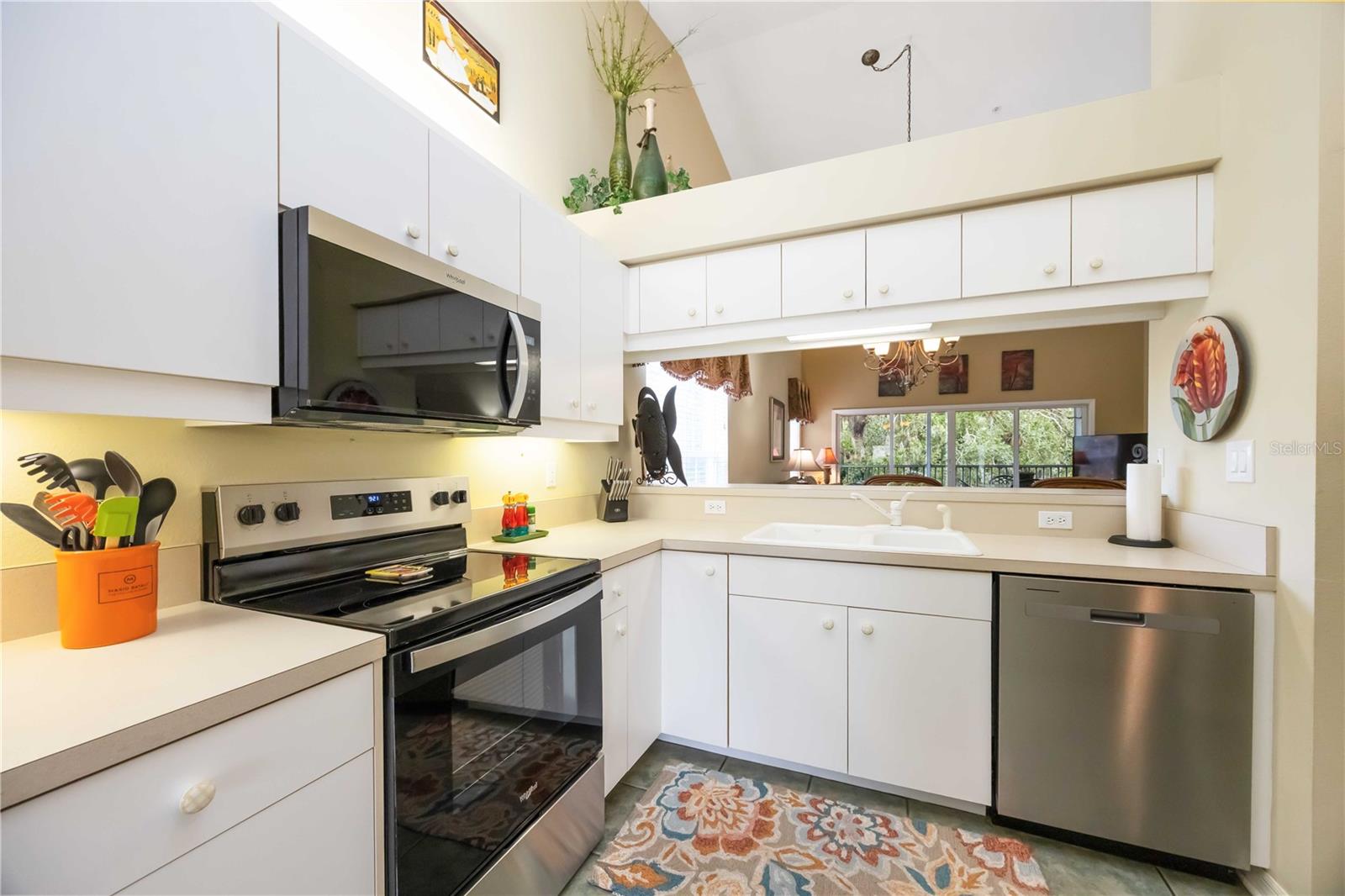 Image 9 of 33 For 306 Lynbrook Circle 201