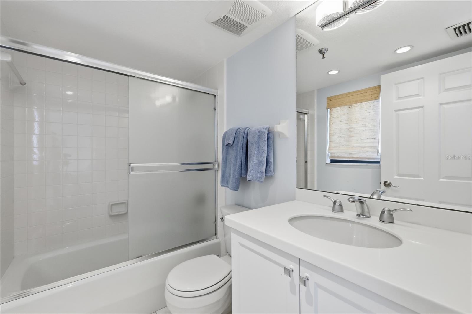 Image 11 of 45 For 1425 Gulf Of Mexico Drive 408