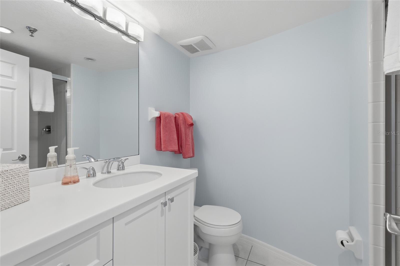 Image 14 of 45 For 1425 Gulf Of Mexico Drive 408