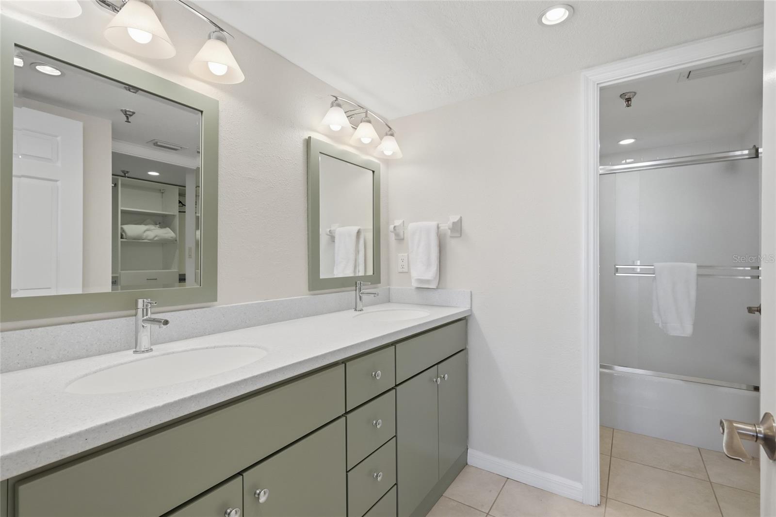 Image 28 of 45 For 1425 Gulf Of Mexico Drive 408