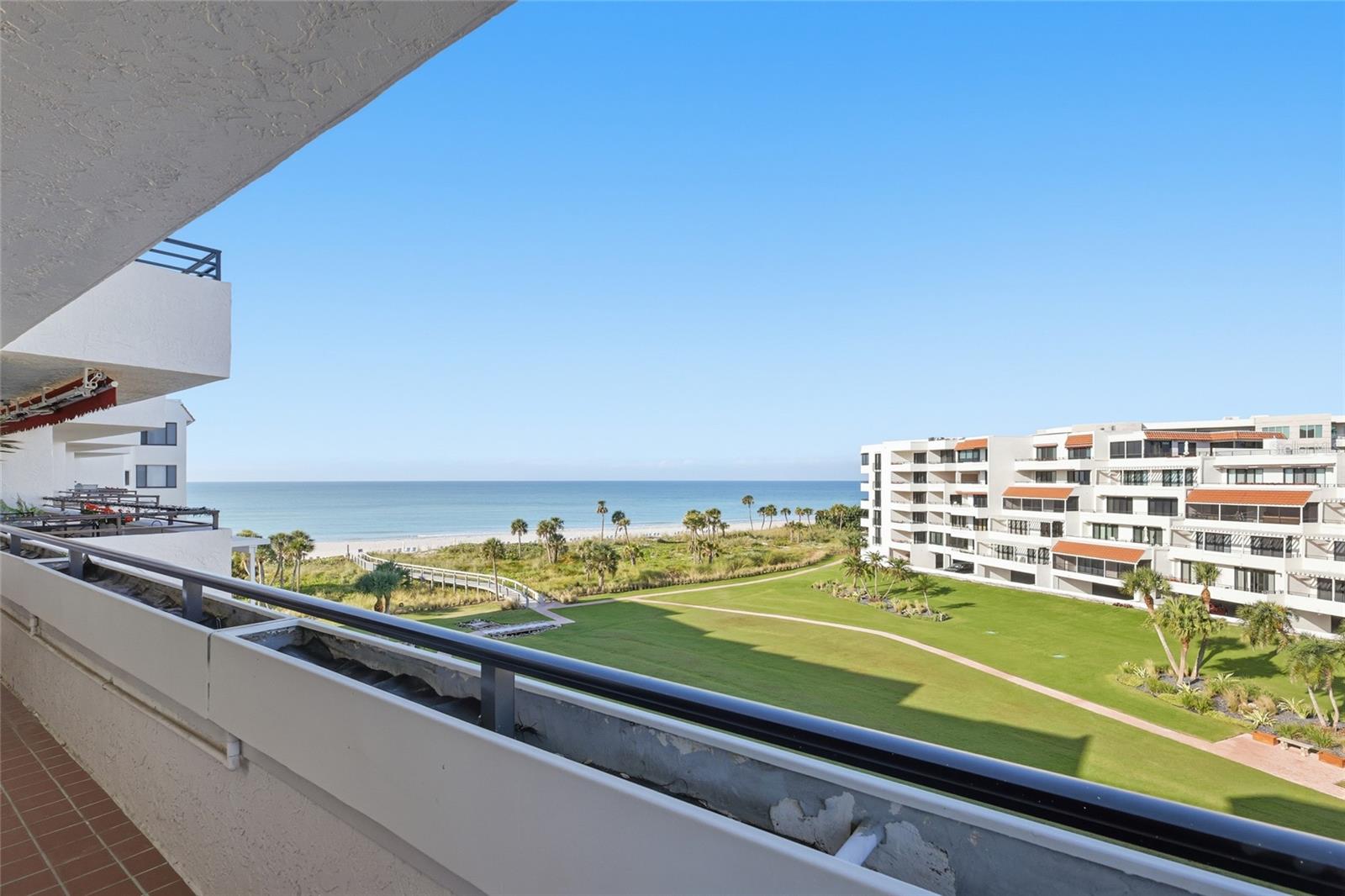 Image 30 of 45 For 1425 Gulf Of Mexico Drive 408