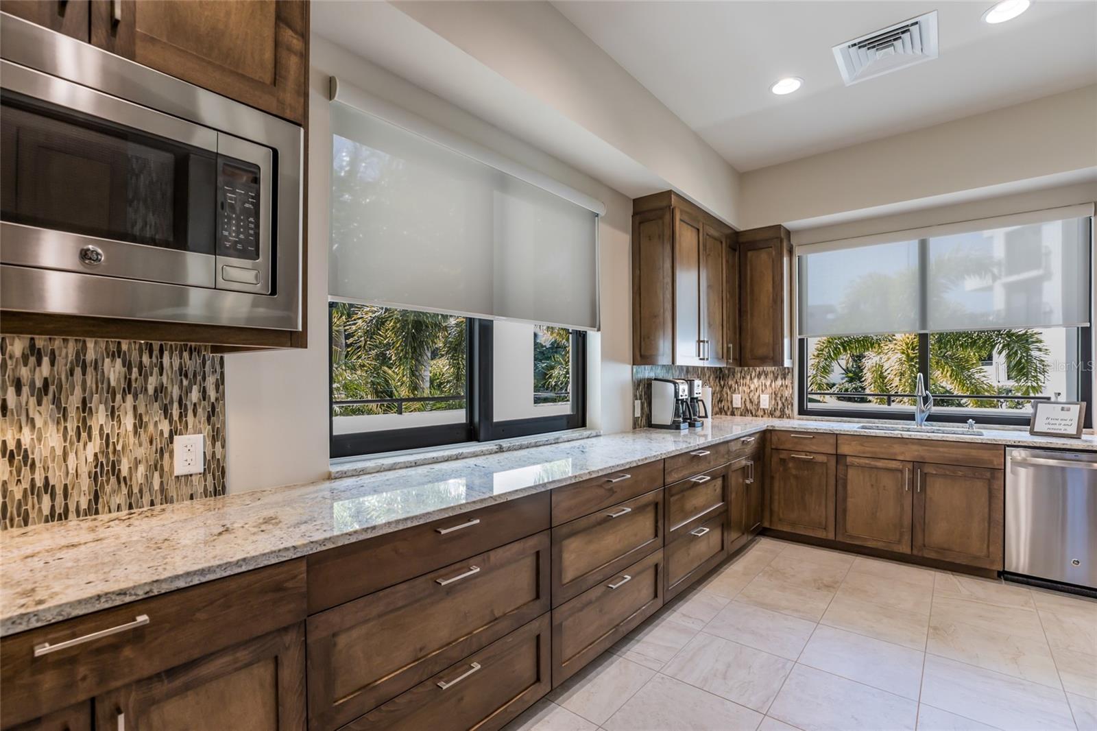 Image 35 of 45 For 1425 Gulf Of Mexico Drive 408