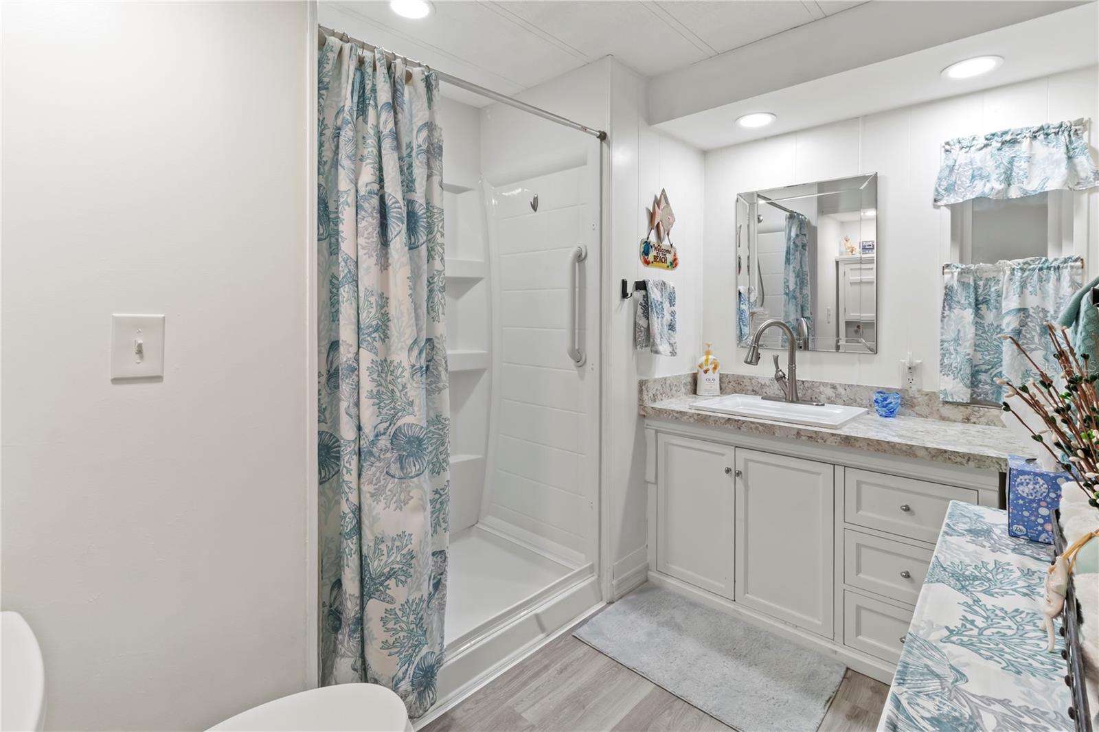 Image 22 of 44 For 214 Leisure Way