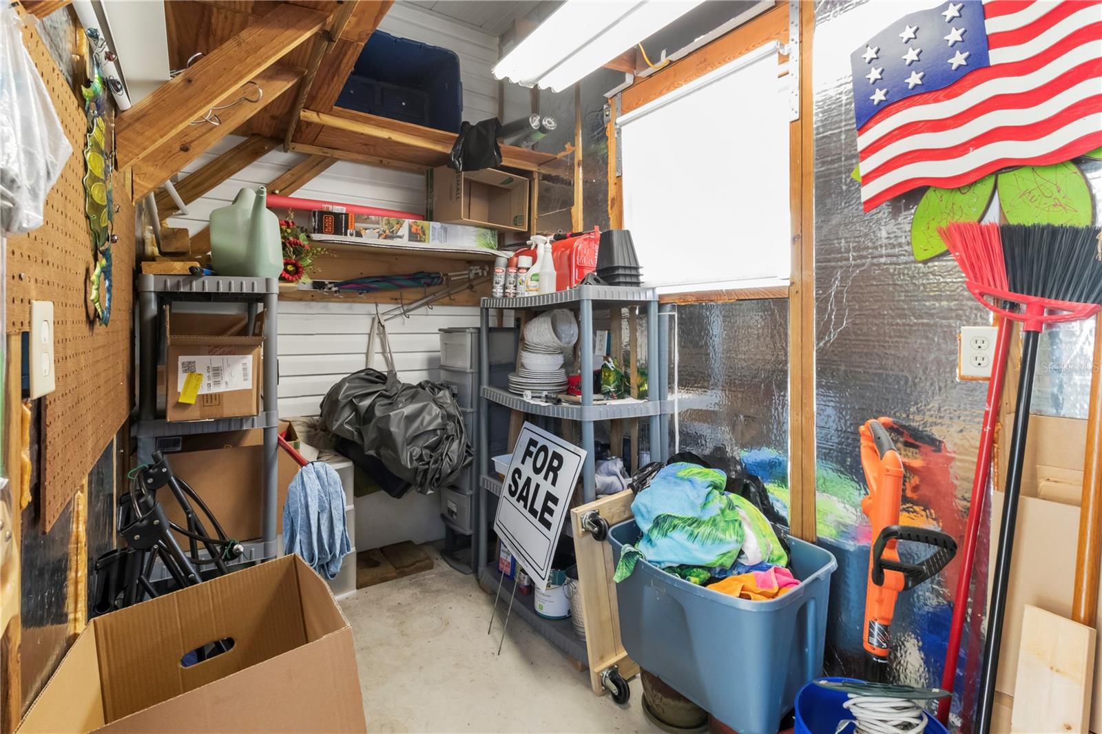 Image 36 of 44 For 214 Leisure Way