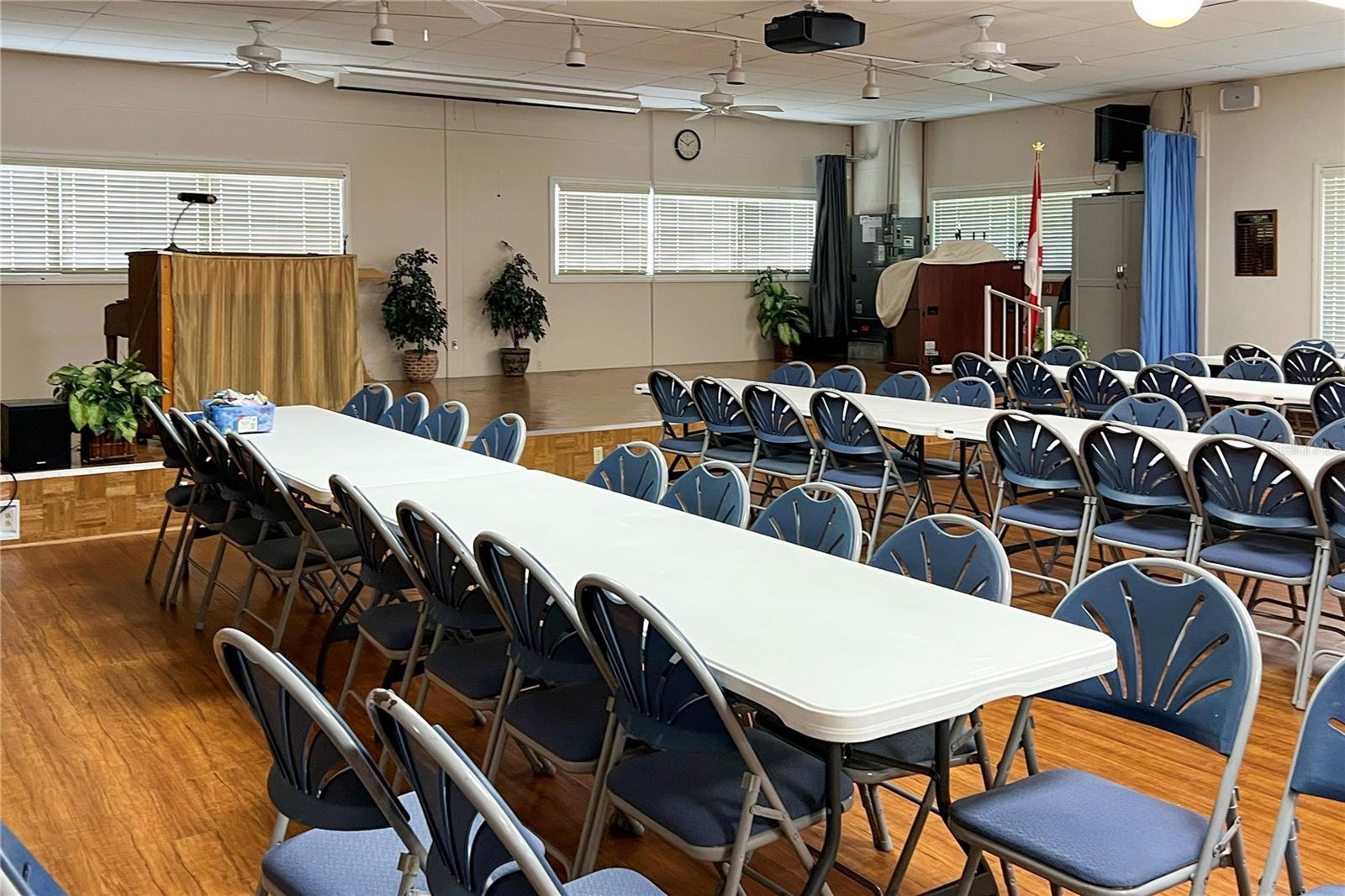 Image 42 of 44 For 214 Leisure Way