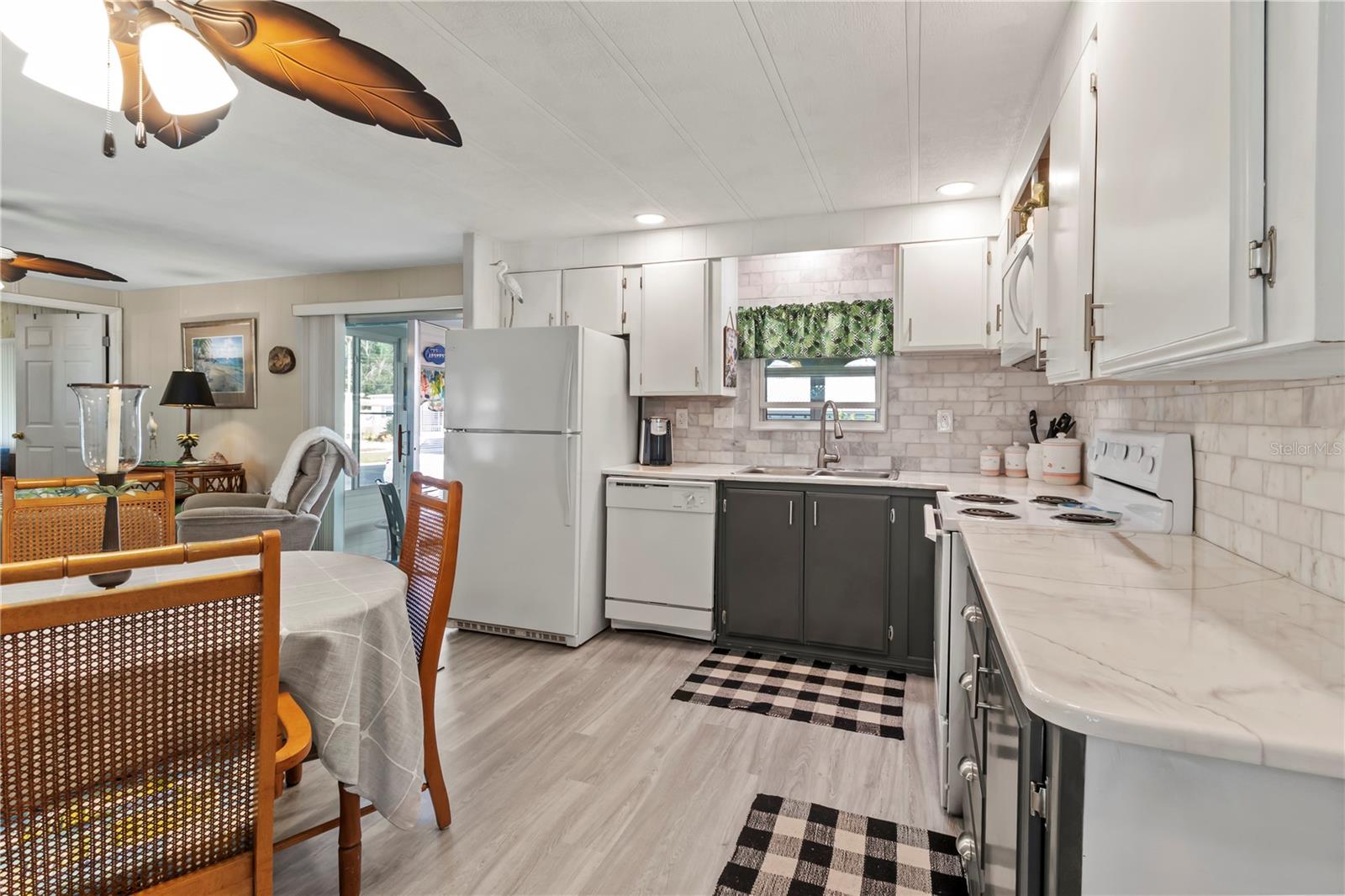 Image 7 of 44 For 214 Leisure Way