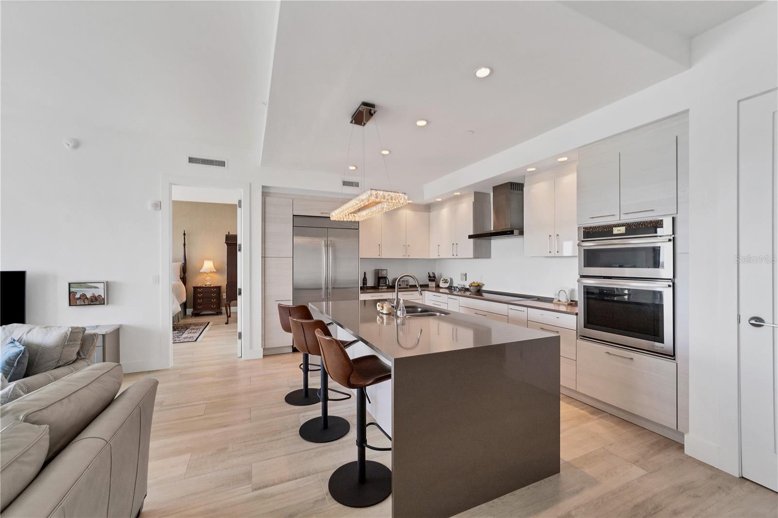 Image 12 of 41 For 1155 Gulfstream Avenue 802