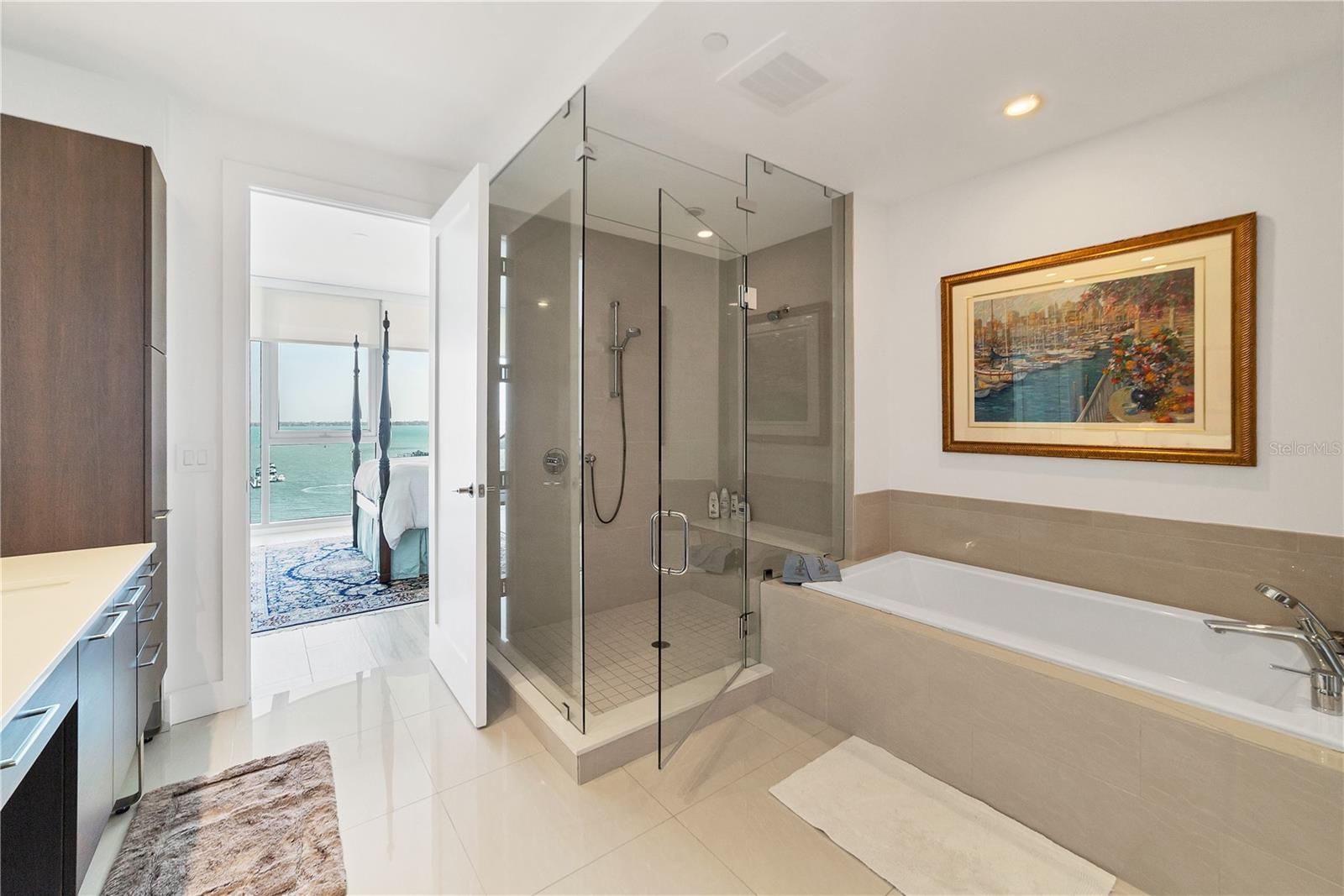 Image 21 of 41 For 1155 Gulfstream Avenue 802