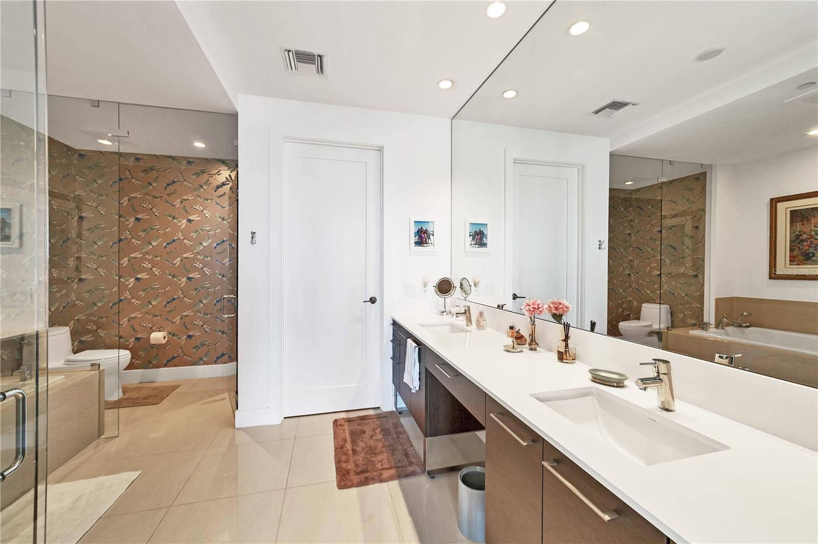 Image 23 of 41 For 1155 Gulfstream Avenue 802