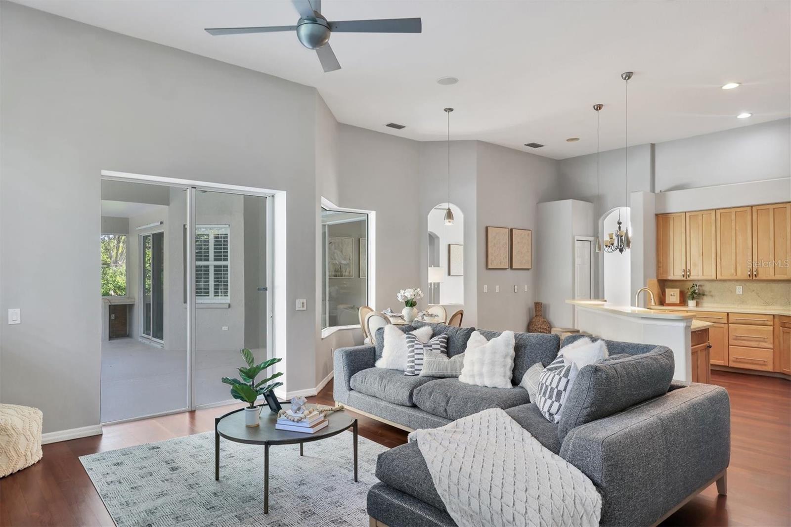 Image 18 of 47 For 104 Park Trace Boulevard