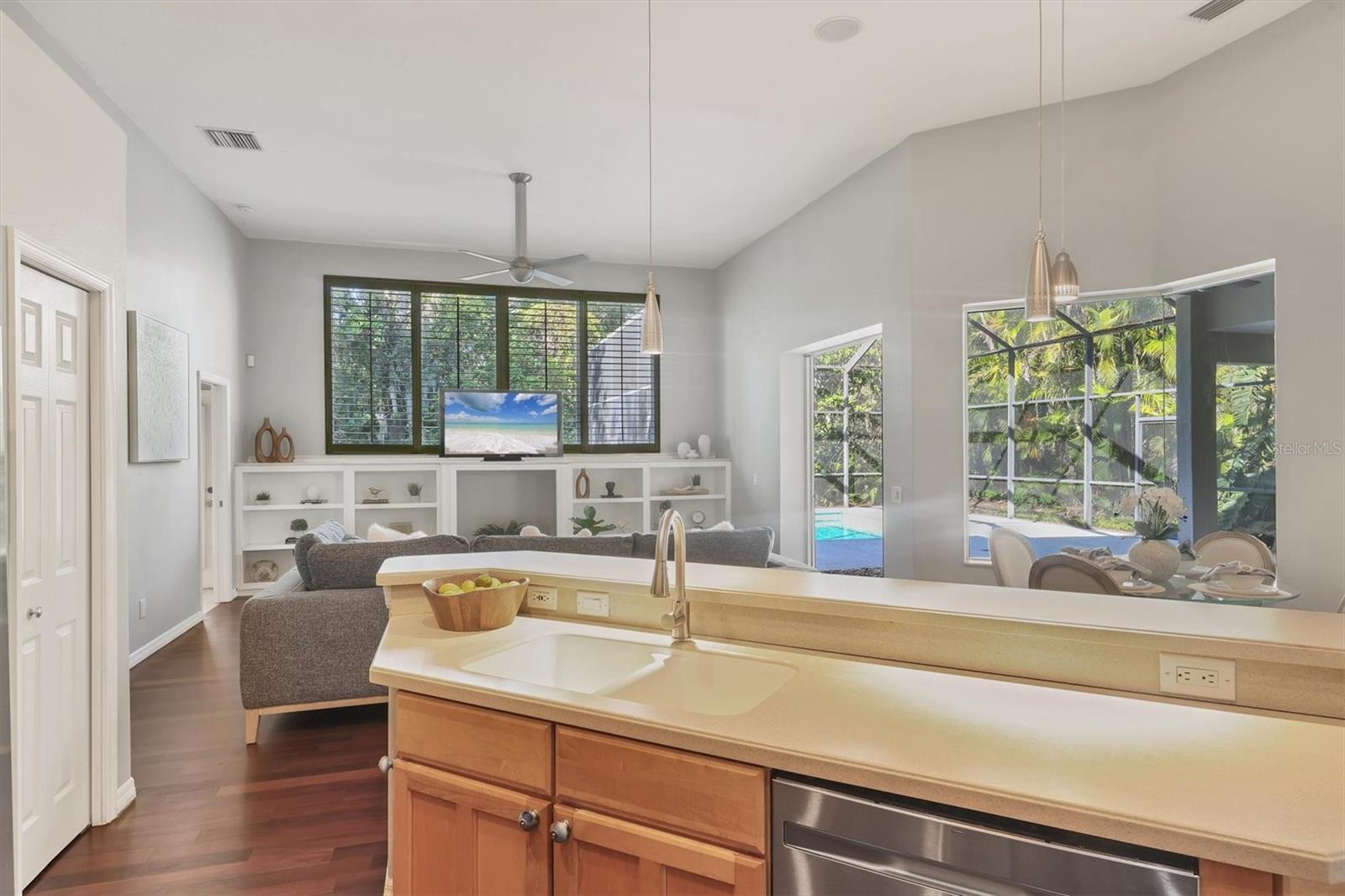 Image 24 of 47 For 104 Park Trace Boulevard