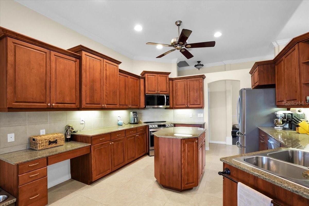 Image 13 of 49 For 3336 Lakeside Circle