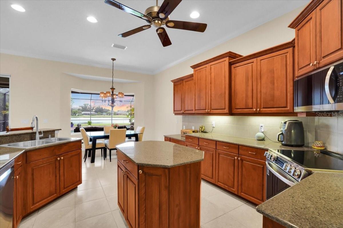 Image 16 of 49 For 3336 Lakeside Circle