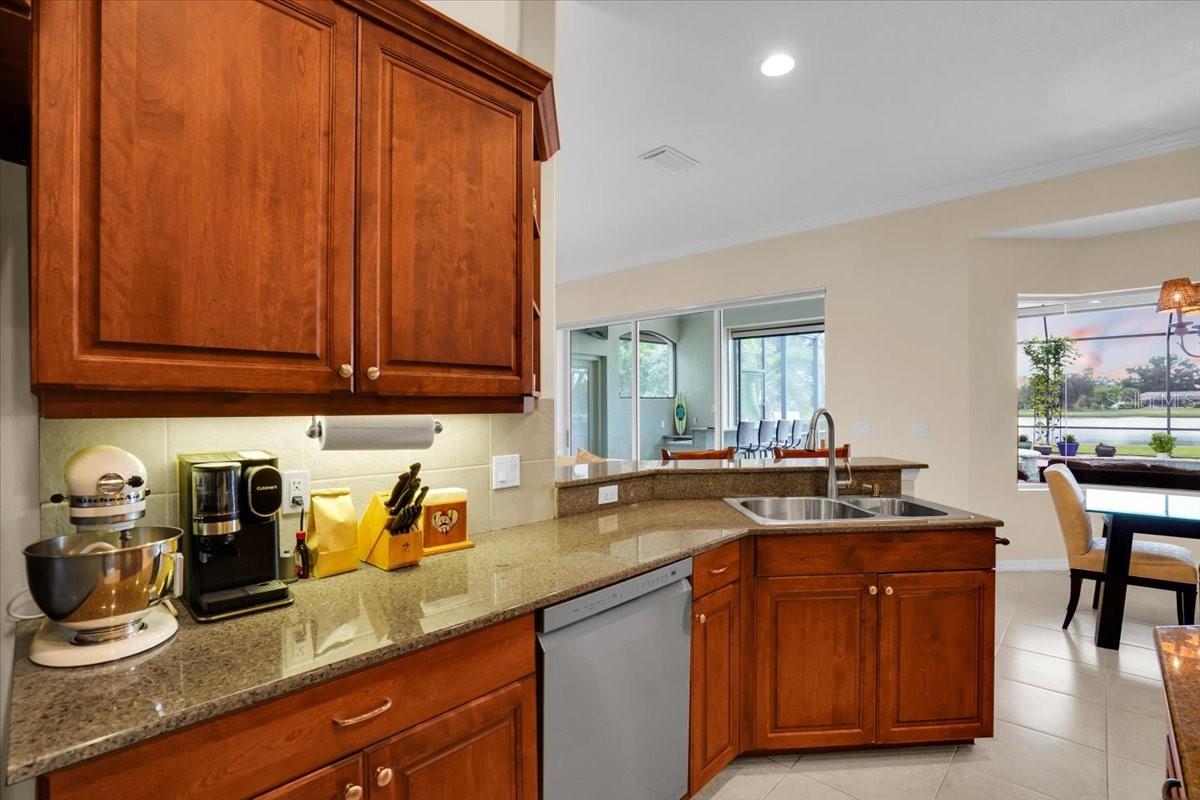 Image 17 of 49 For 3336 Lakeside Circle