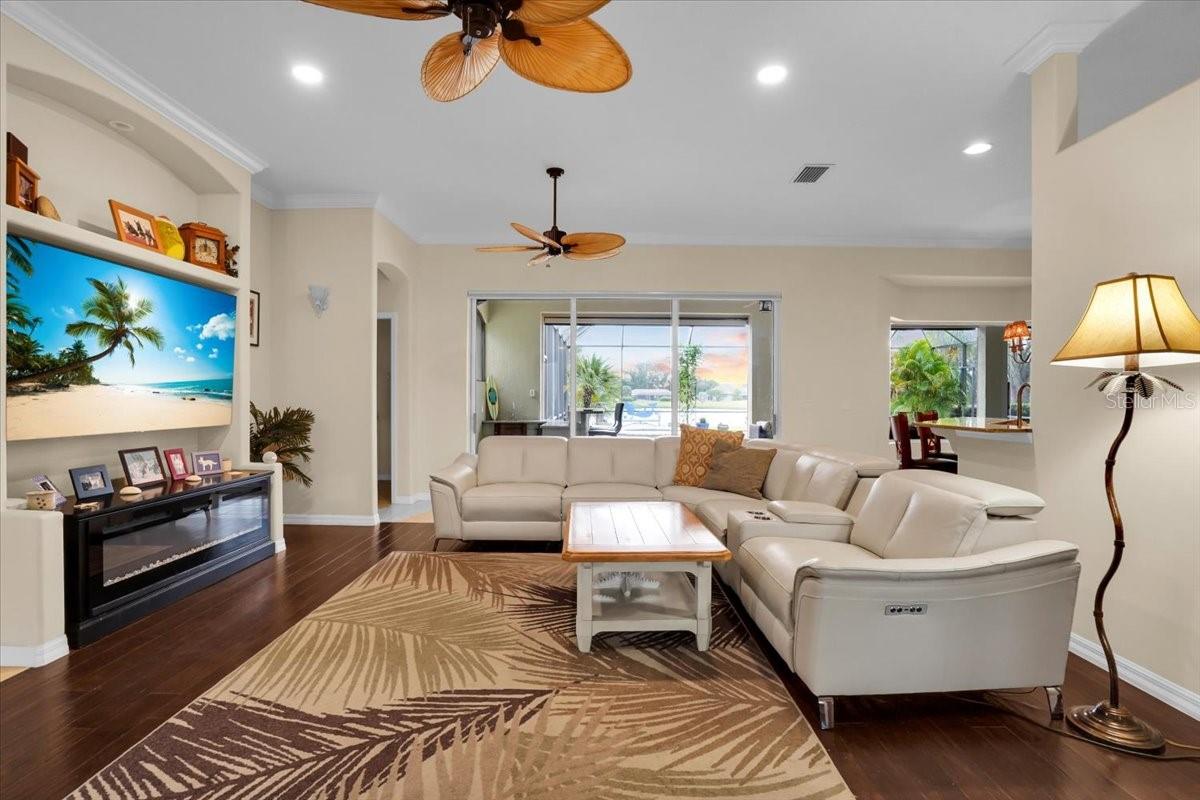 Image 8 of 49 For 3336 Lakeside Circle