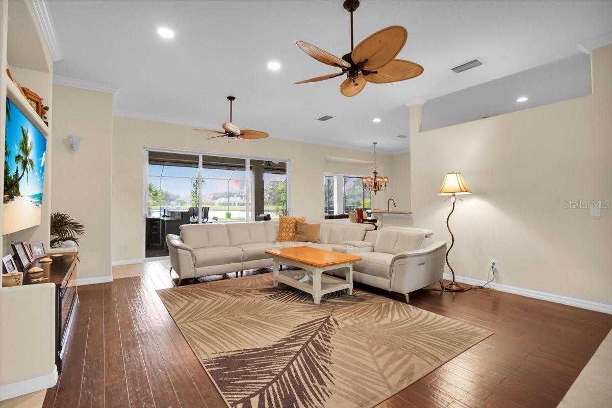 Image 9 of 49 For 3336 Lakeside Circle