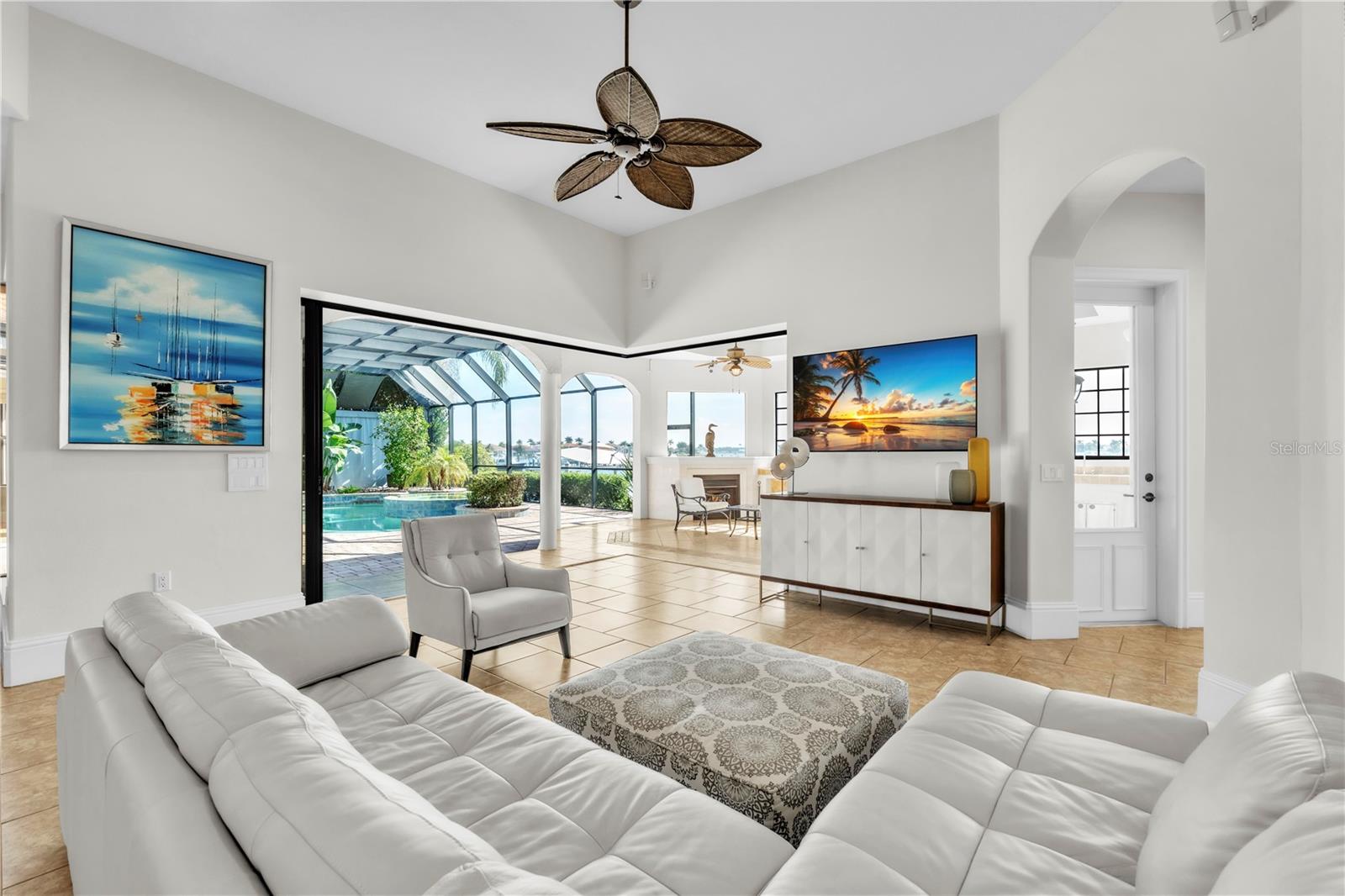 Listing photo id 11 for 805 3rd Street E