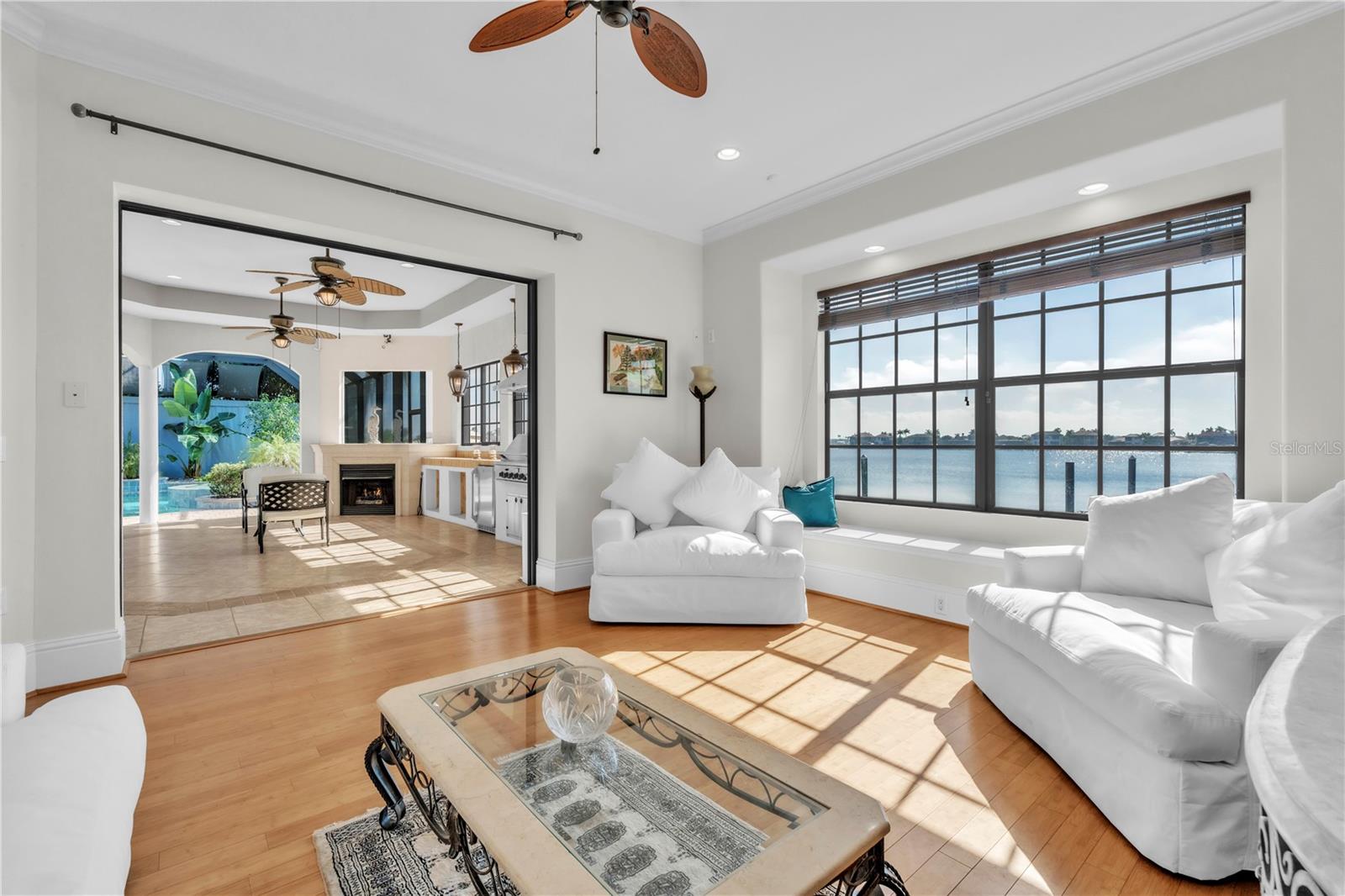 Listing photo id 13 for 805 3rd Street E