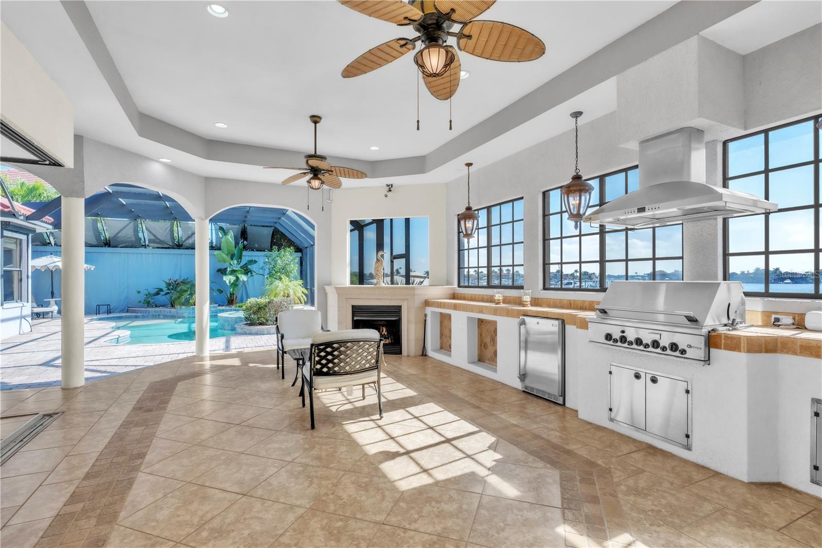 Listing photo id 14 for 805 3rd Street E