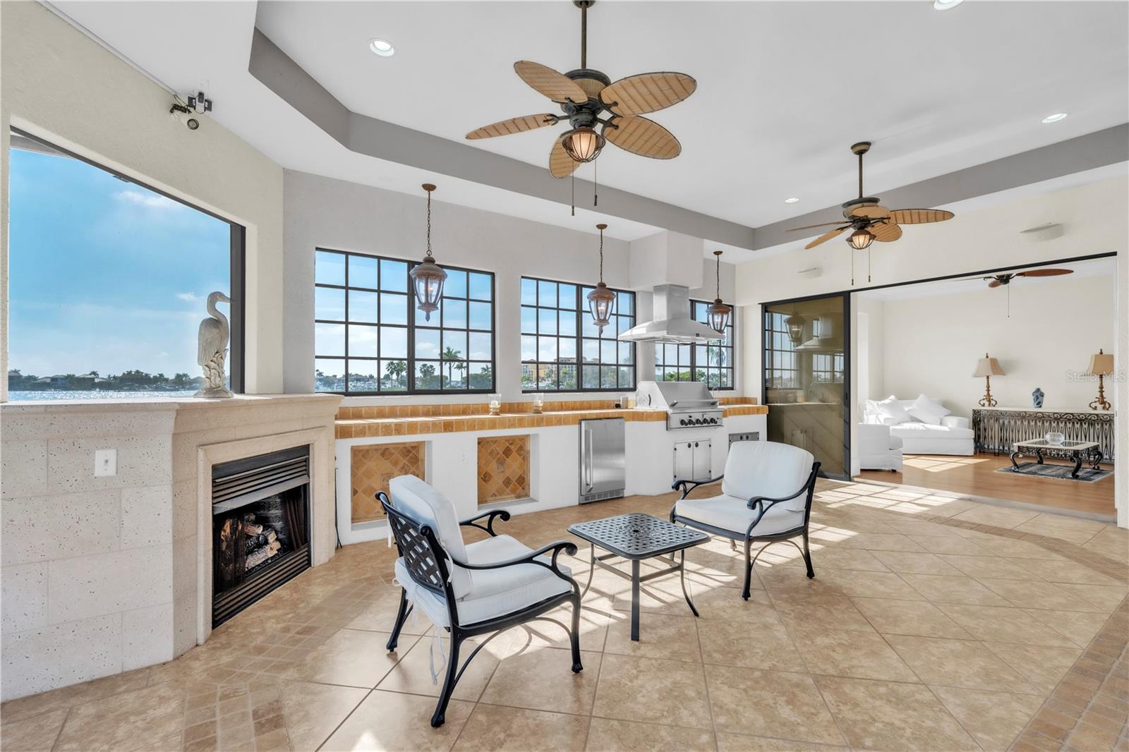 Listing photo id 15 for 805 3rd Street E