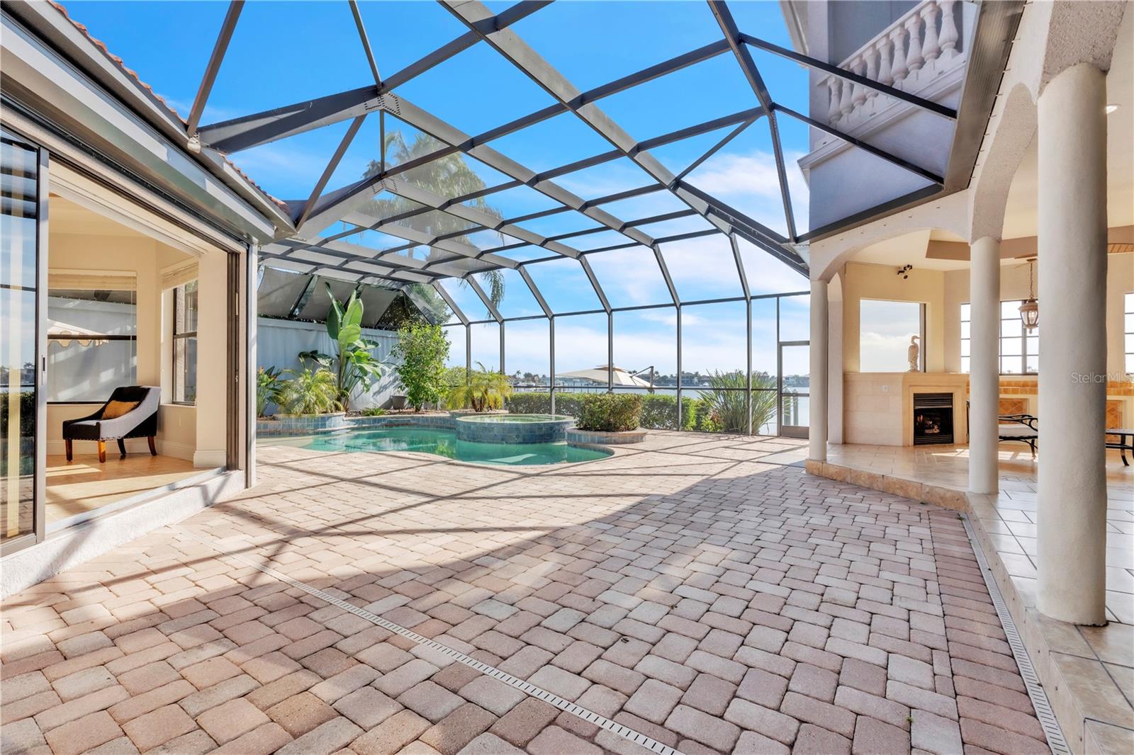 Listing photo id 17 for 805 3rd Street E