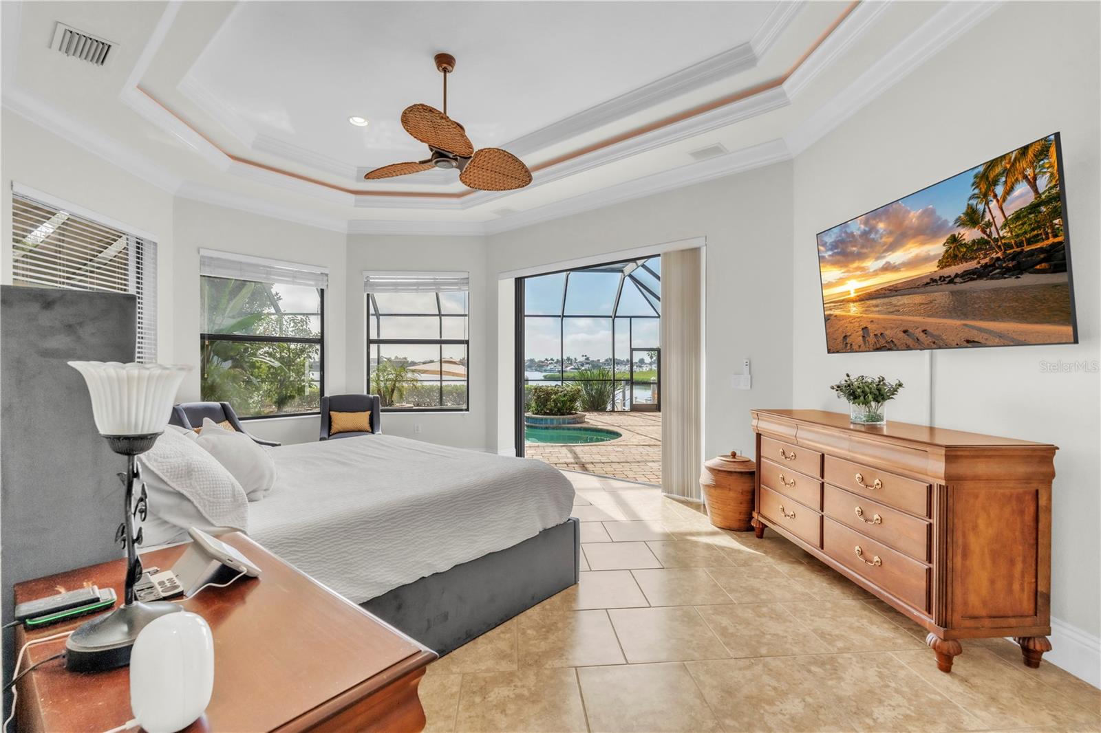 Listing photo id 18 for 805 3rd Street E