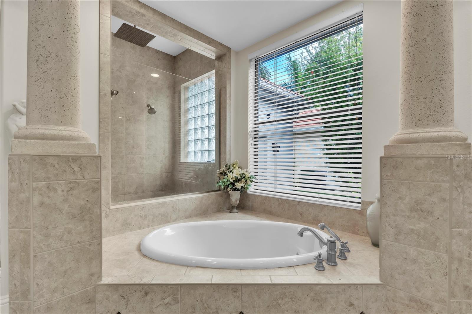 Listing photo id 21 for 805 3rd Street E