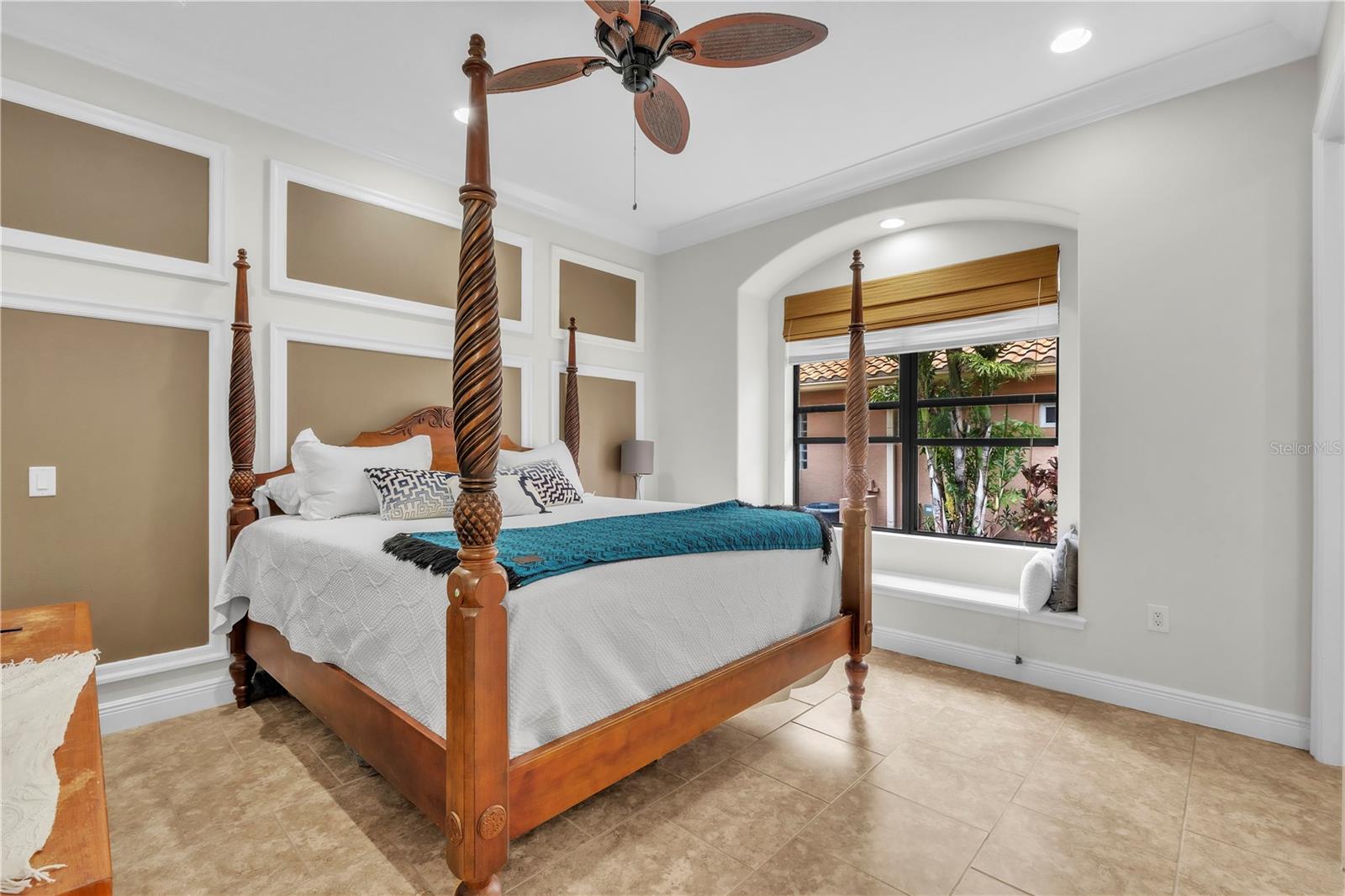 Listing photo id 25 for 805 3rd Street E