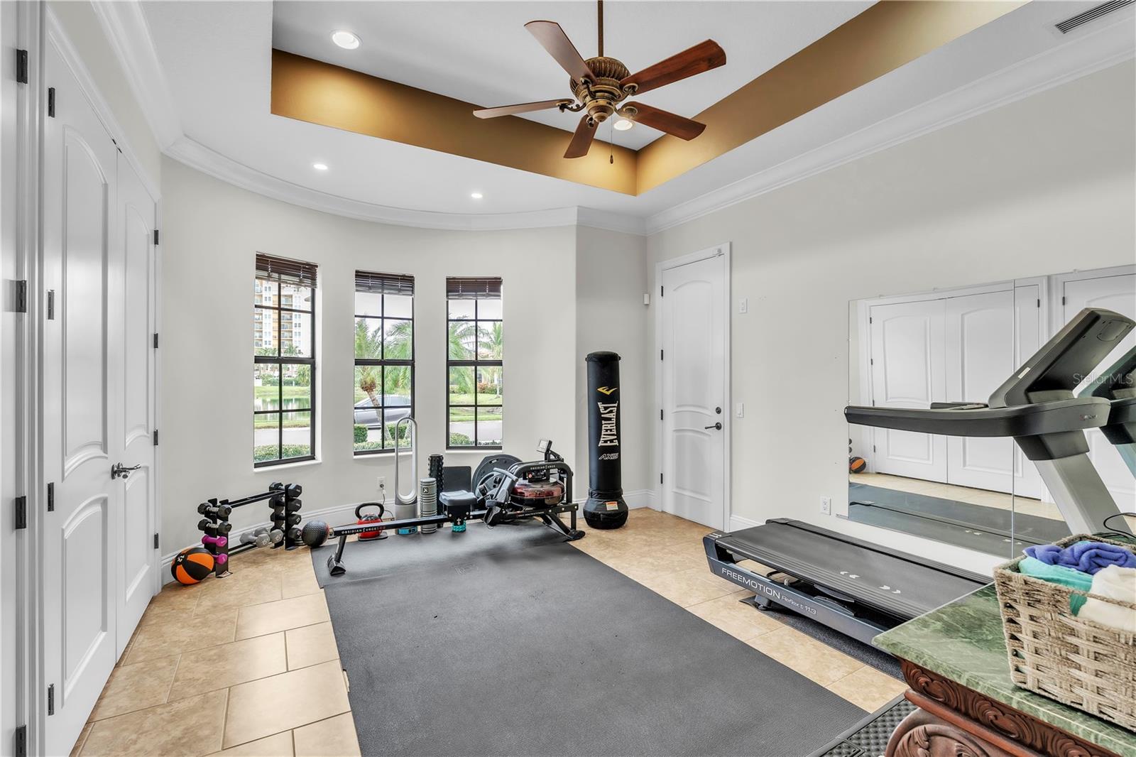 Listing photo id 29 for 805 3rd Street E