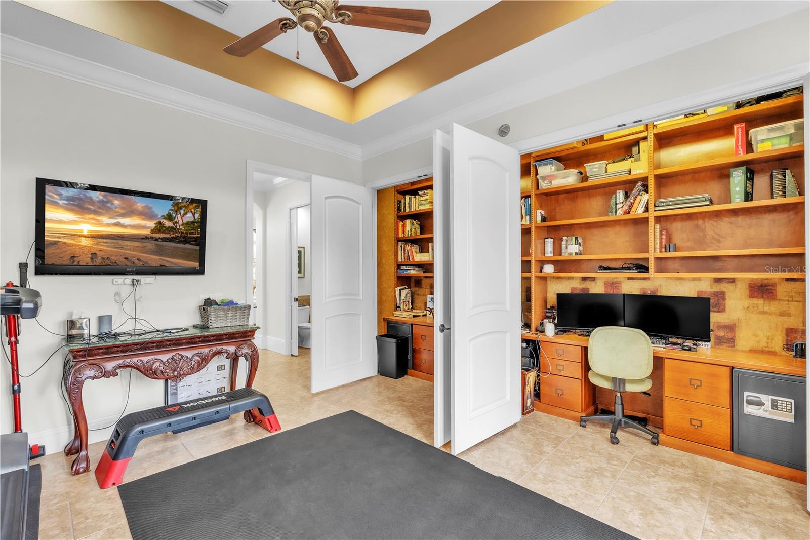 Listing photo id 30 for 805 3rd Street E