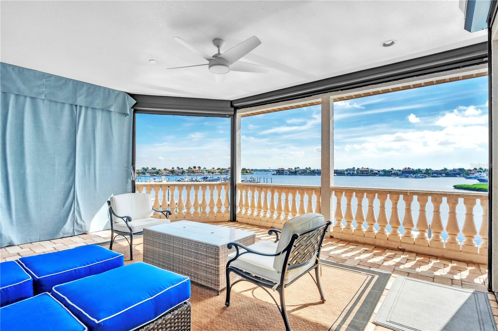 Listing photo id 34 for 805 3rd Street E