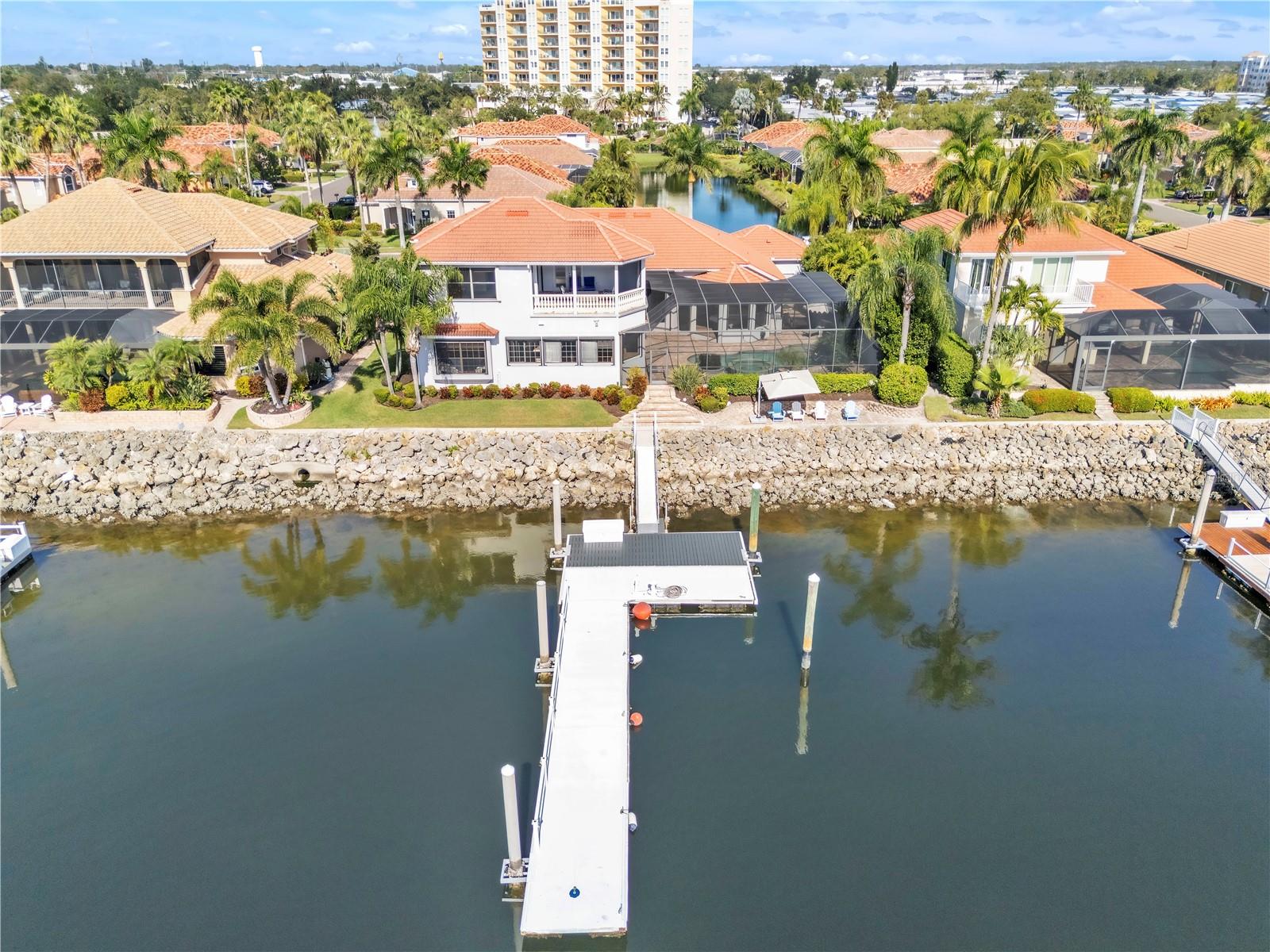 Listing photo id 41 for 805 3rd Street E