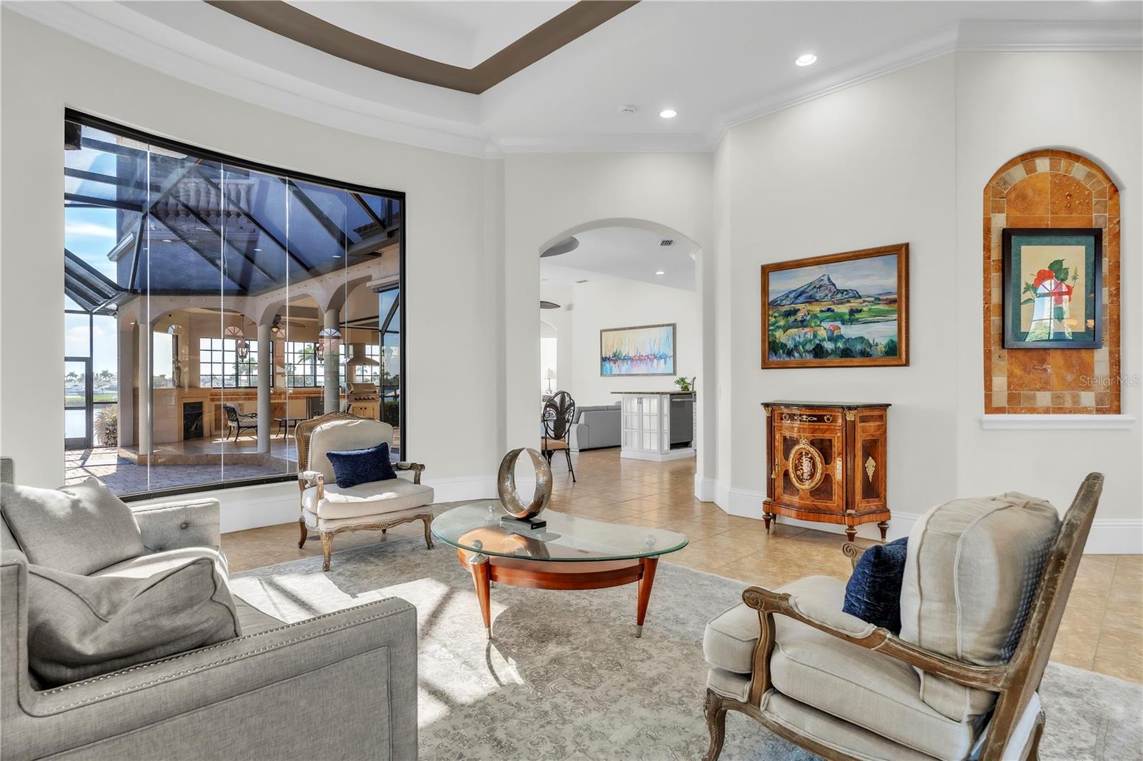 Listing photo id 3 for 805 3rd Street E