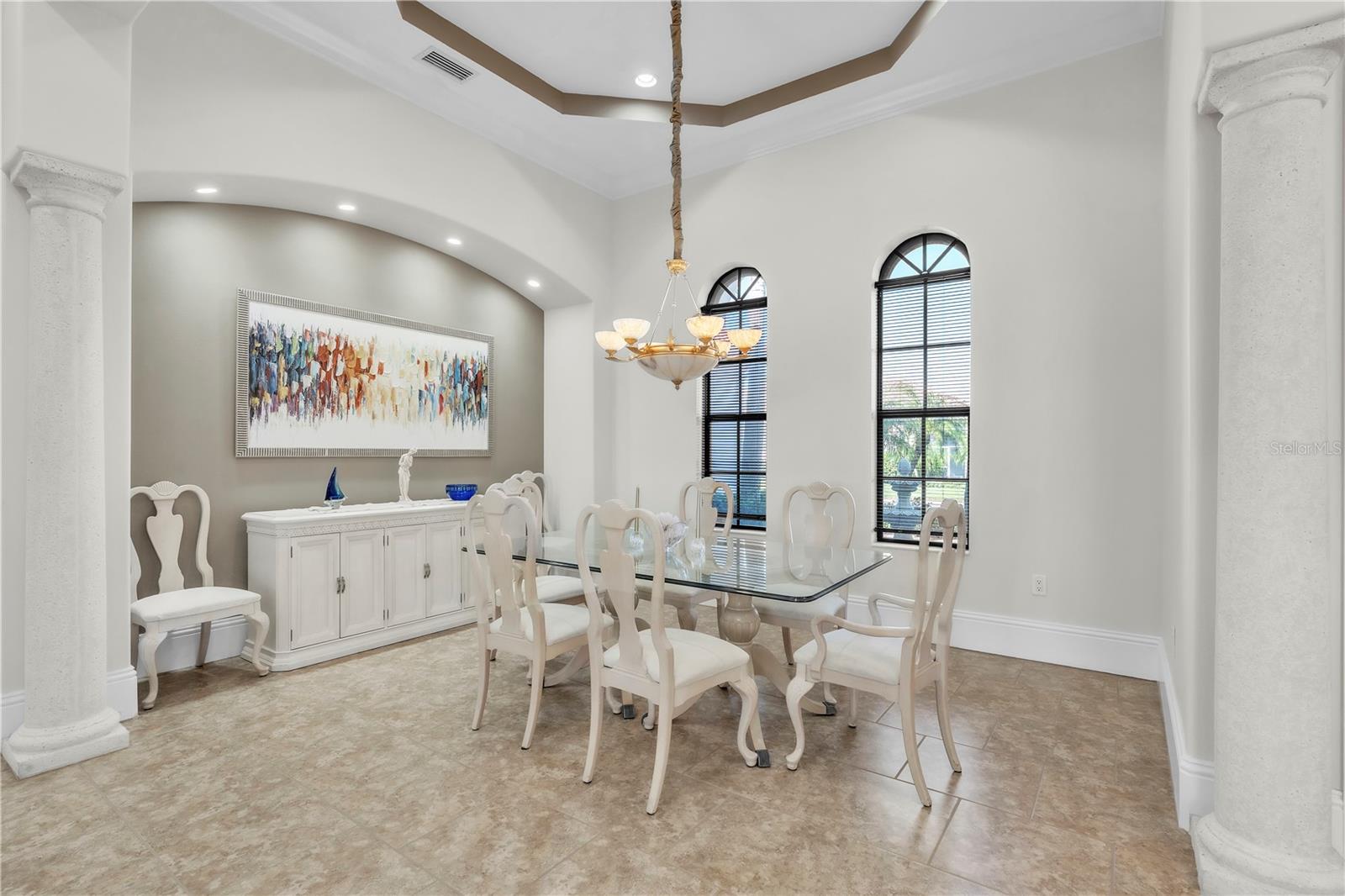 Listing photo id 5 for 805 3rd Street E