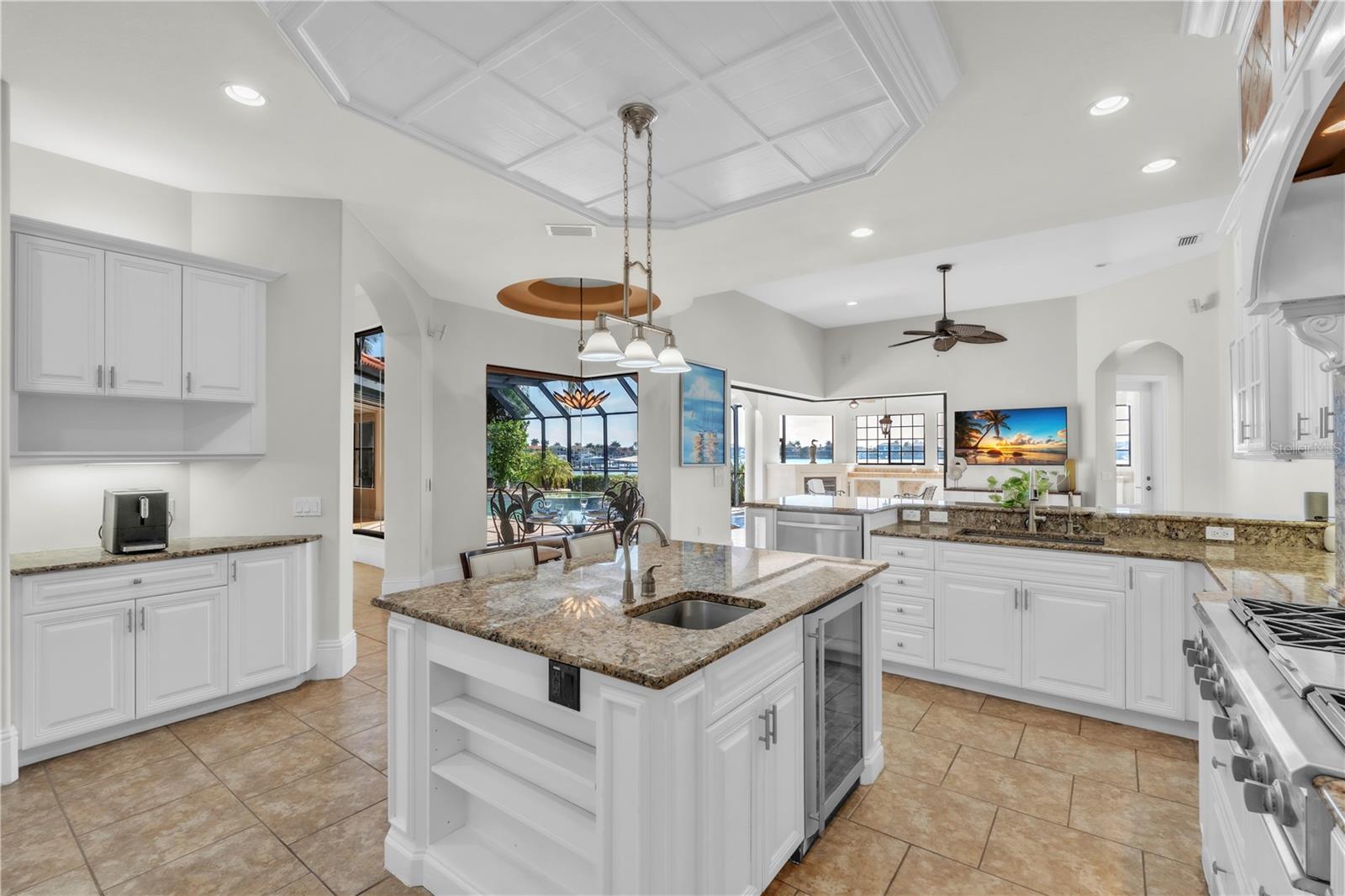 Listing photo id 6 for 805 3rd Street E