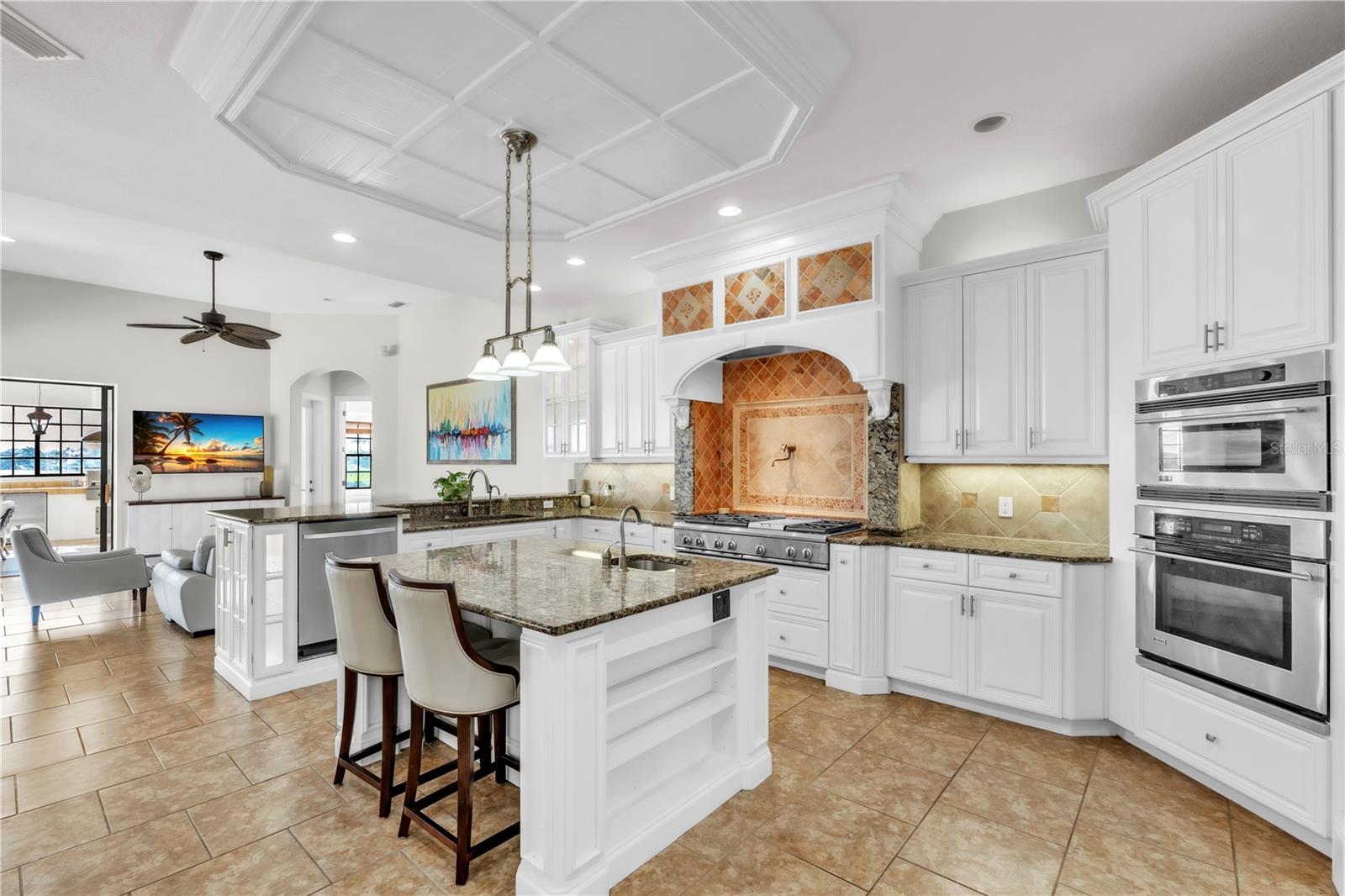 Listing photo id 7 for 805 3rd Street E