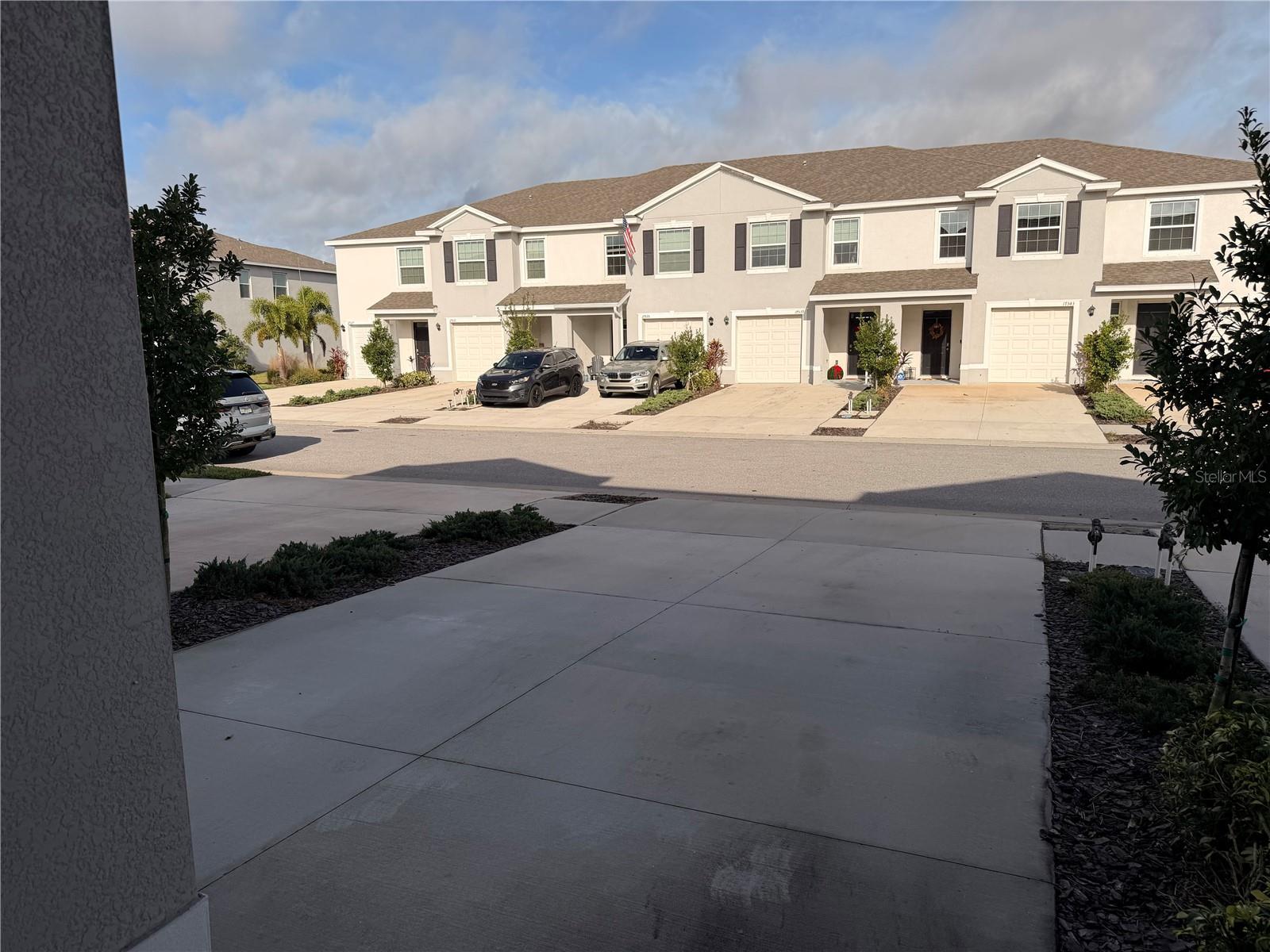 Image 2 of 42 For 17534 Crescent Moon Loop