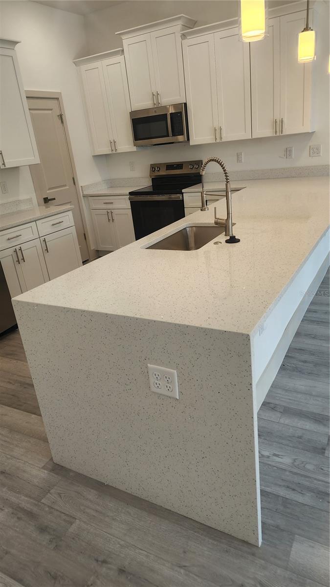 Image 4 of 26 For 23469 Roscoe Avenue