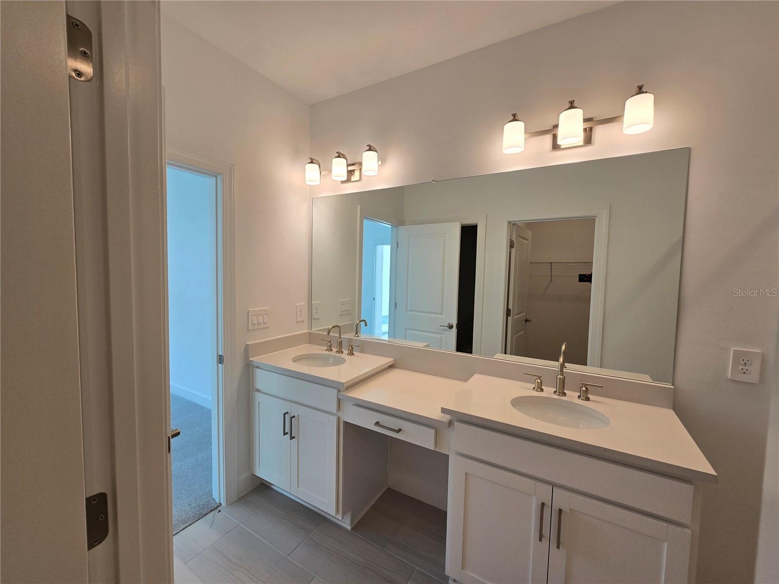 Image 15 of 34 For 16042 Ivy Ridge Court