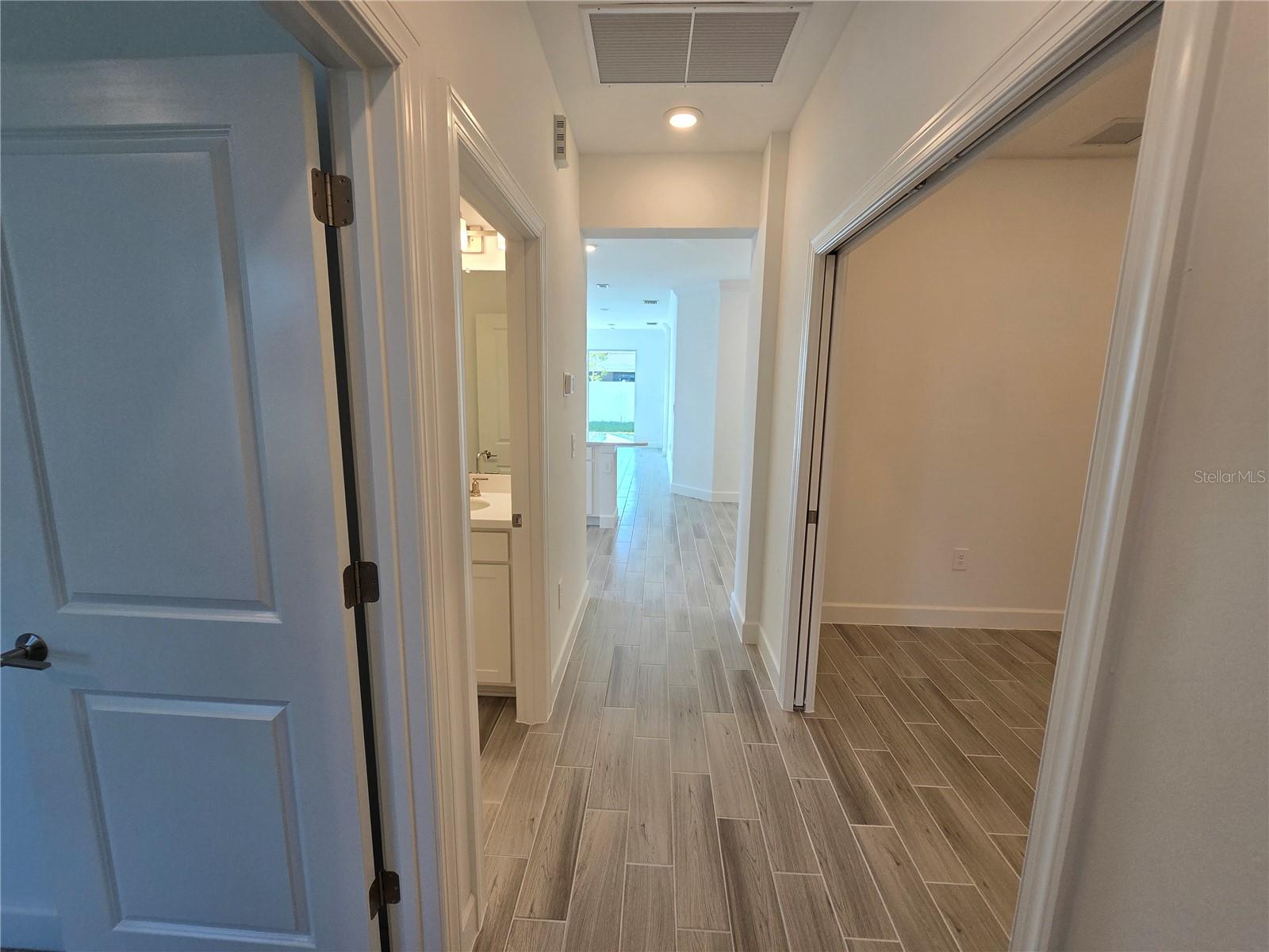 Image 18 of 34 For 16042 Ivy Ridge Court